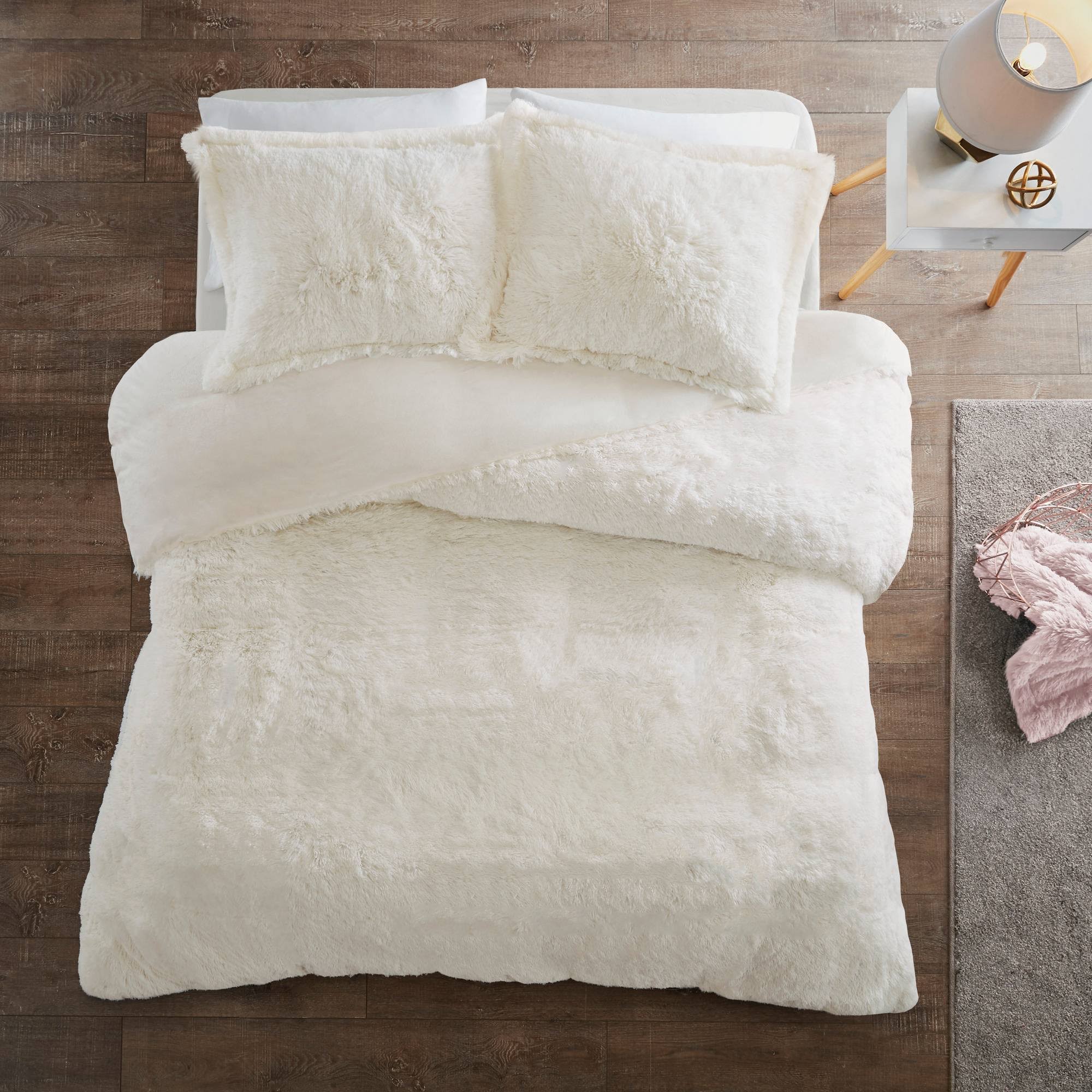8dadfaf8cf761ce3611648e7c106ef7184d8c17d25ce1a21f9ad979d28ccd95b.jpg Intelligent Design - Malea Shaggy Fur Duvet Cover Set - King - Ivory - Image 1