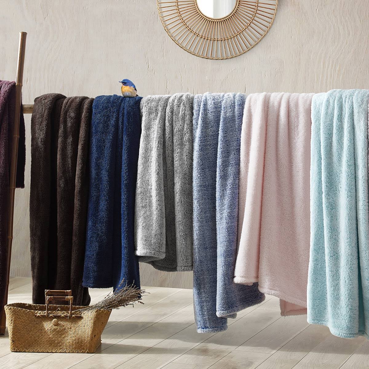 933c9e837dca545b3a5fad719d3b3a9818c74e7e97ea61c1a191f792c8f670b2.jpg Swift Home Plush Faux Fur Oversized Throw Blanket - Grey - Size: 60"x70" - Image 1