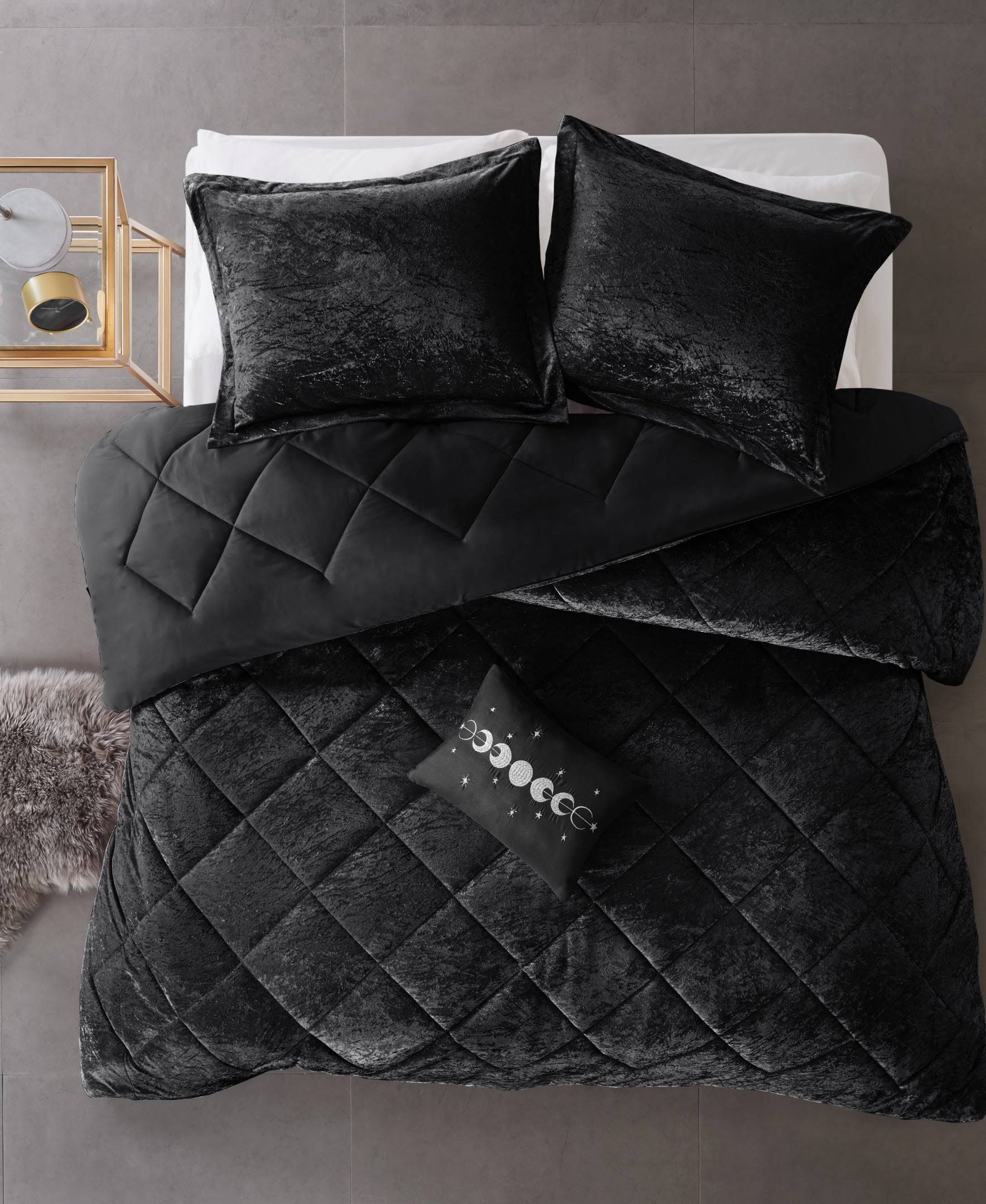 990619e997dc1b2c8145b0f05b77bb8597c3173c96aa918825cba7cbd25811fa.jpg Intelligent Design Felicia Velvet Comforter Set - Black - Twin - Image 1