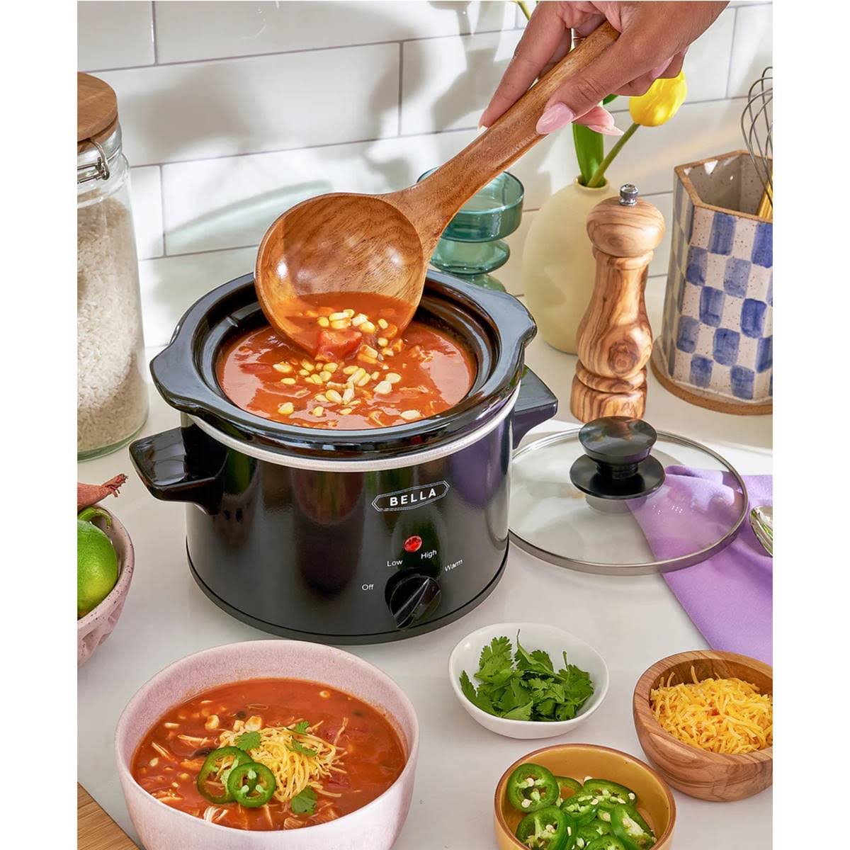 997b3ef9314e4cd11ffc604fa3505f37e15e3d3fe557b9904f255abd40b28dfb.jpg Bella - 1.5-Quart Manual Slow Cooker - Image 1