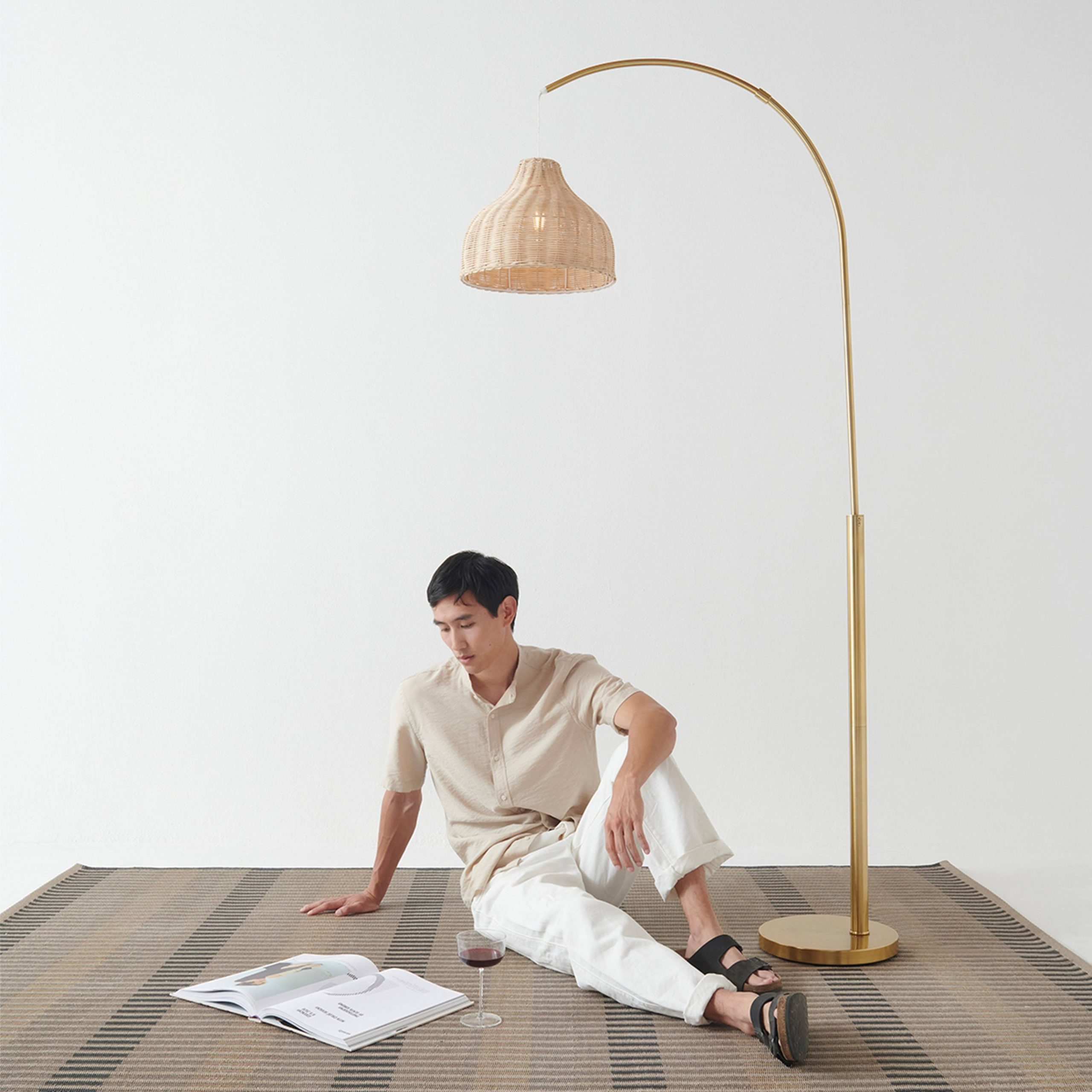 a4e2e5d6be6e36683fedbfa44ab7db25d8e8993417bb9a41533a4870209d3a25.jpg Brightech Lark LED Floor Lamp - Brass - Image 1