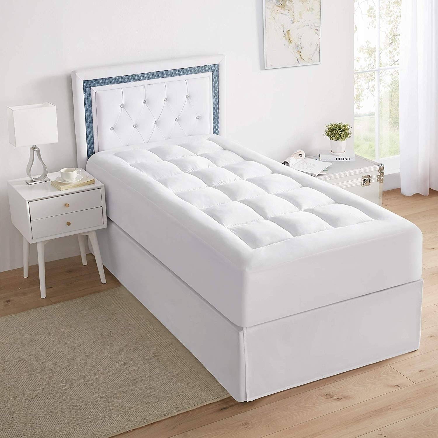 a5257f256eb72cf582e8190e9e5b6c3e7c3565b95afe76658a27c53051575b9b.jpg Byourbed The Mega-Thick Mattress Pad Topper Pillow-Top Size: King - Image 1