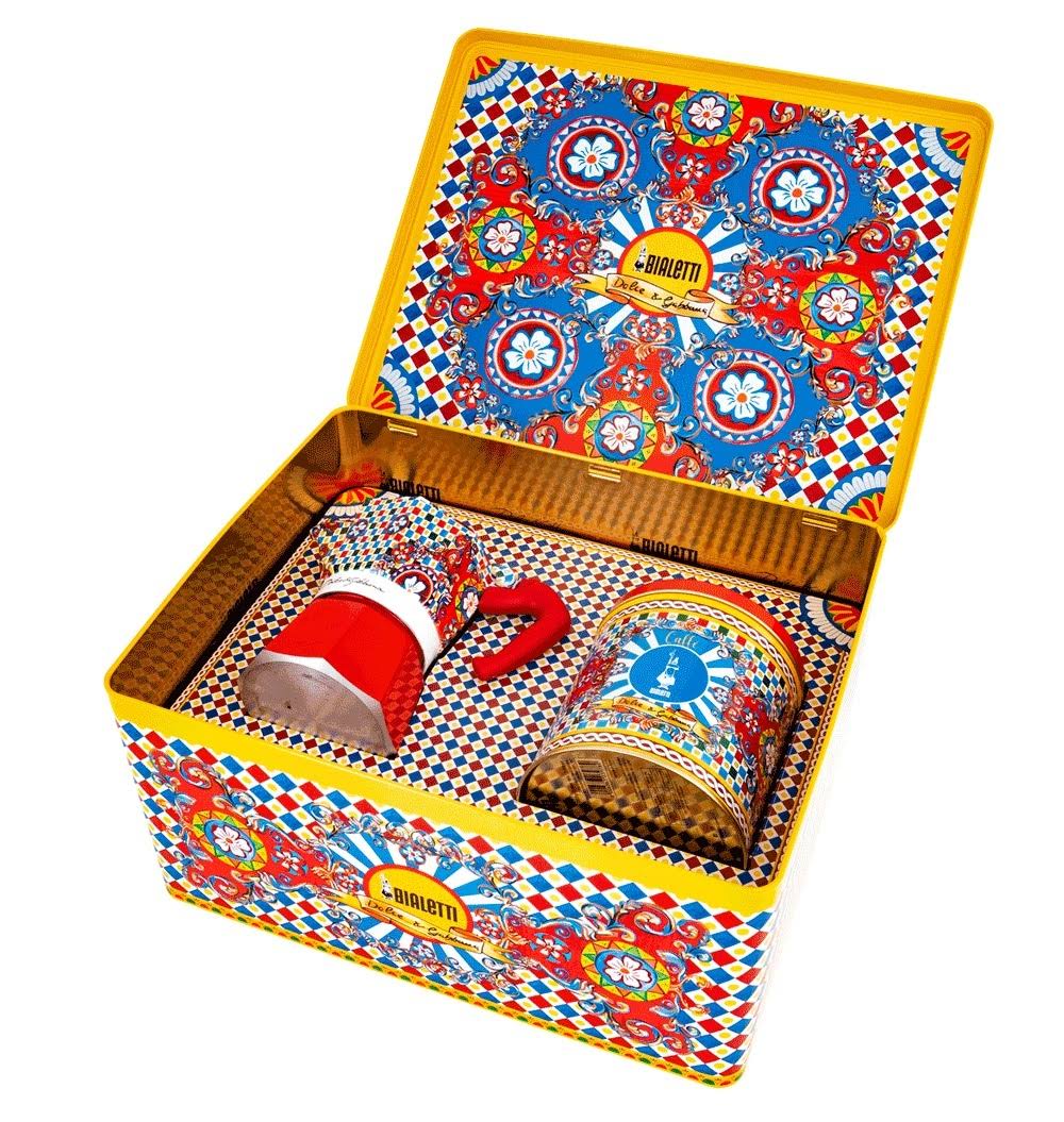 ac3291815f73517716148e97f86964dd96a4c41d099c4ab57922f6524ea94b7f.jpg Dolce and Gabanna Set 3 Cup Moka Coffee,Tin - Red - Image 1