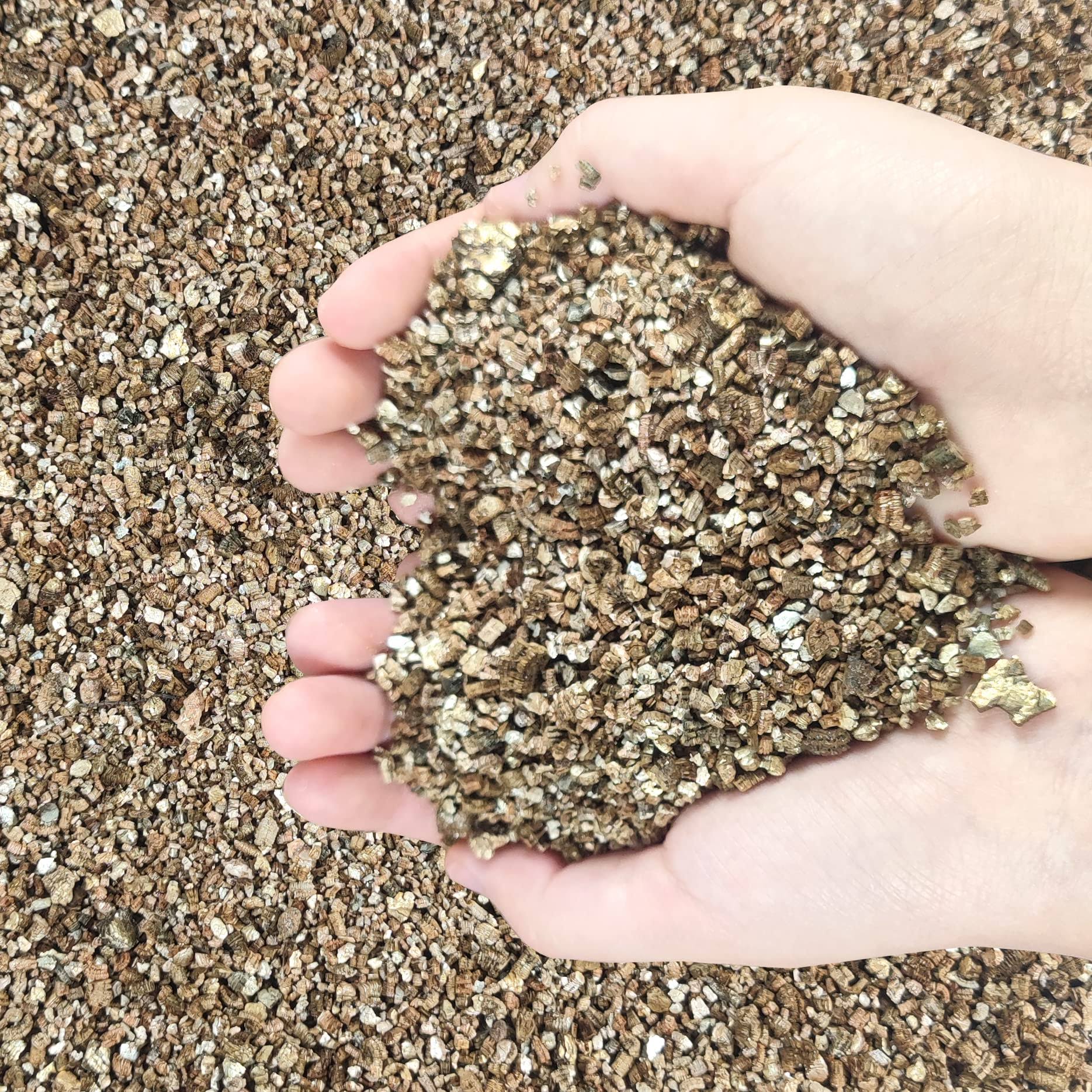 ac82546cf87afbece431c7fd98ba7f4dd5033a9ebd1728d5c84548ffc0fdaecd.jpg Voulosimi 10qt Organic Vermiculite Granules for Plants and Gardening - Image 1
