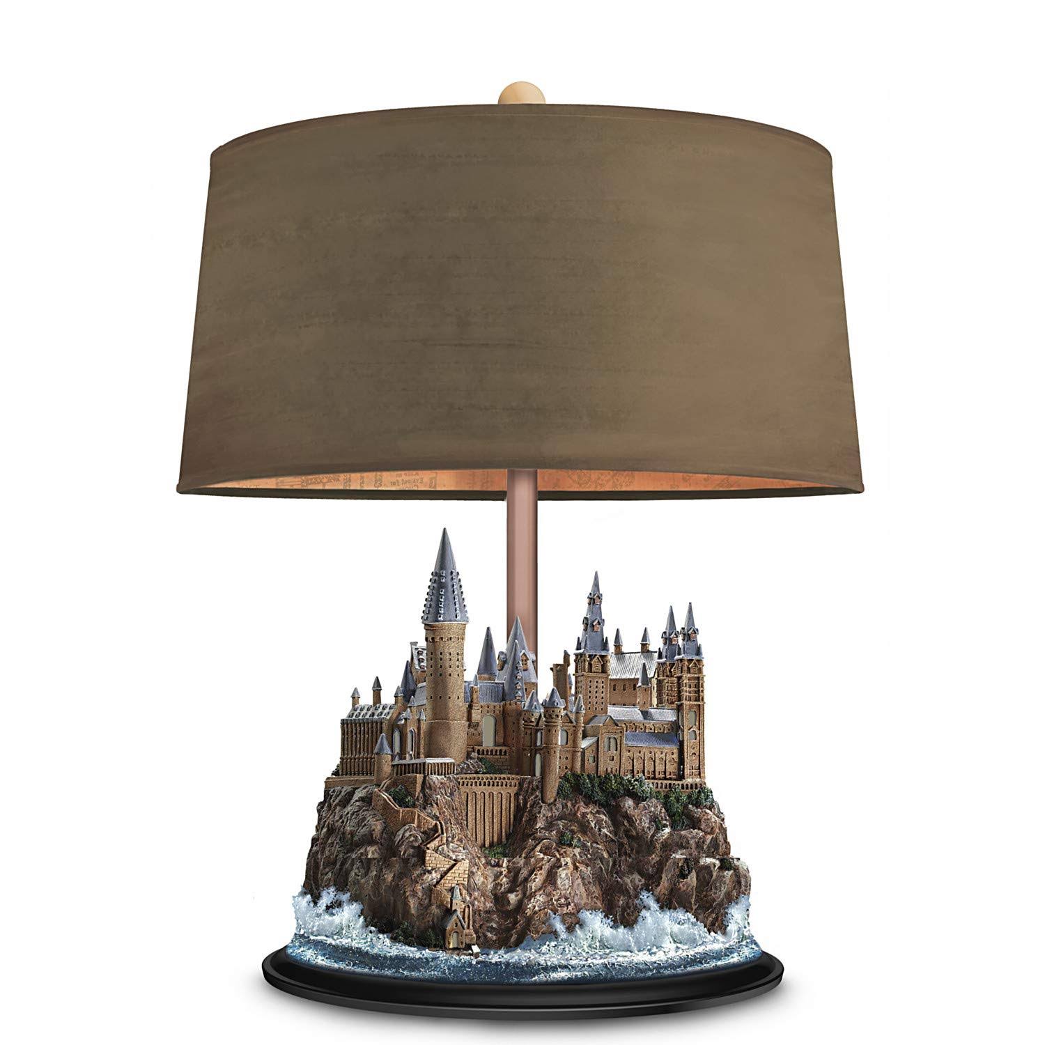 acc4482e4dd52d3a00d8365f507efd647a1b1a8c93aadb2e065f7eae84504e09.jpg The Bradford Exchange Harry Potter Table Lamp with Illuminated Hogwarts Castle - Image 1
