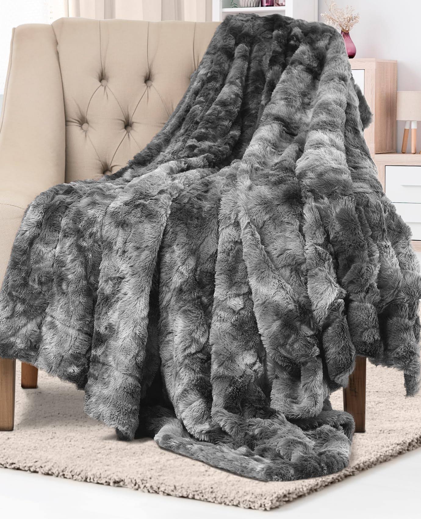 ae76798cf30d1d536437282683651c51dca4fe8b44a10a9663761e3c36c6d69b.jpg Everlasting Comfort Luxury Faux Fur Throw Blanket - Soft Fluffy Warm Cozy Plush Gray - Image 1