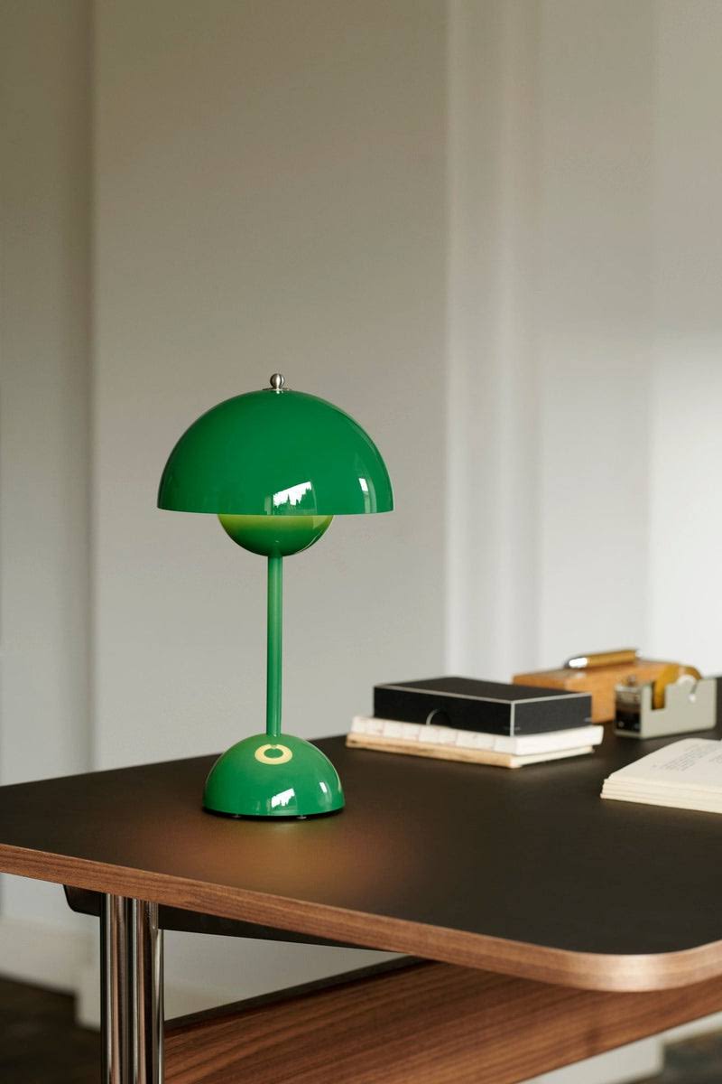b114b4af9ac983732d6d1bca38dcb03e3f538a0fa2dffe42f0507eb485437033.jpg &Tradition - Flowerpot VP9 Portable Table Lamp Signal Green - Image 1