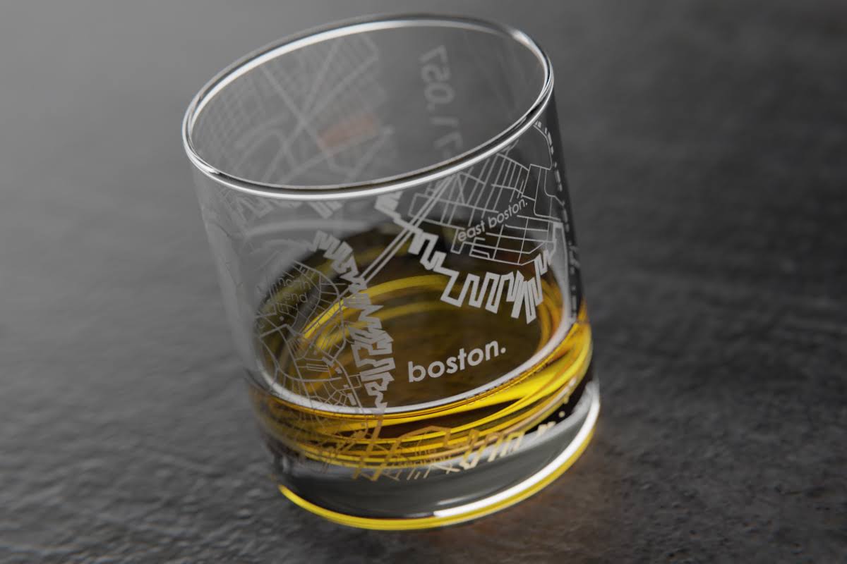 b27bc97555f385386d3baf52ca6995032d38e4e4781b1523d8475254c2606da6.jpg City Rocks Glass - Chicago | Well Told - Image 1