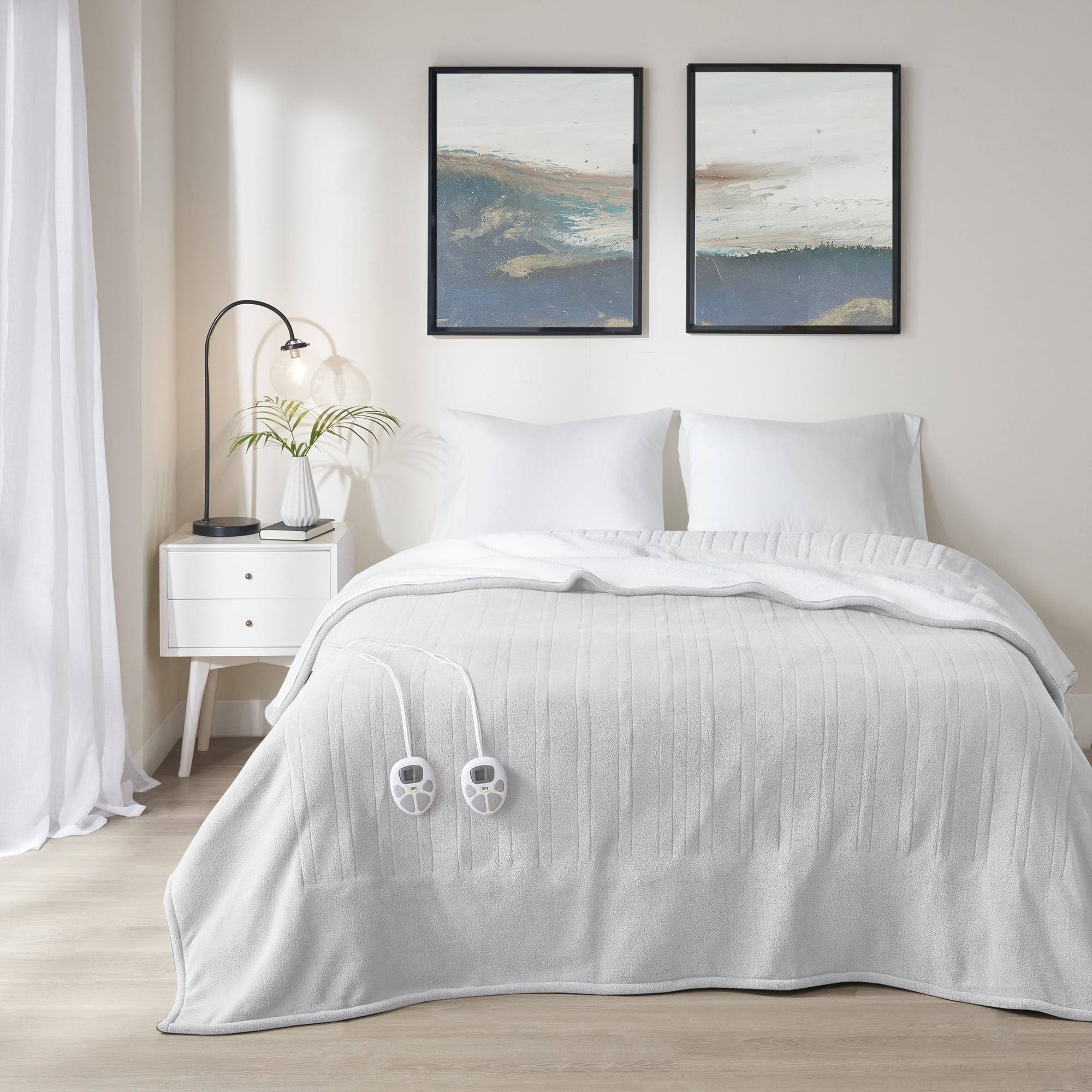 b342dfbce1ecfd7bf4d74b83d9204addb3919205a75e405b7b785efd4c9ac66b.jpg Serta - Fleece to Sherpa Heated Blanket - Full - Light Grey - Image 1