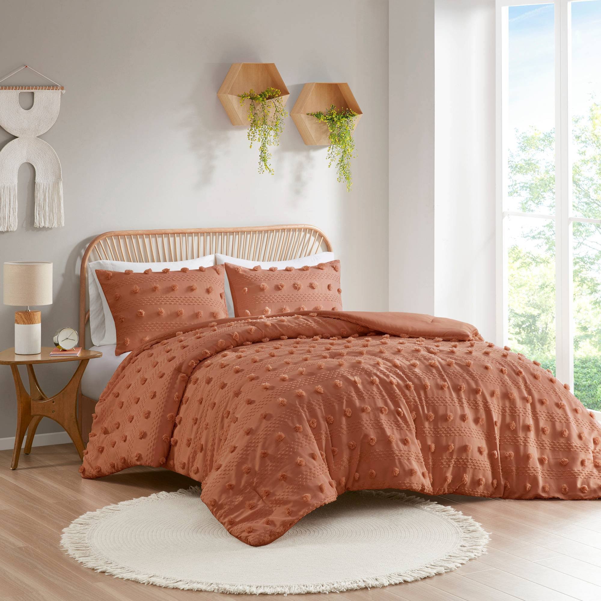b5c0e1717176d8a1eb848c007564fef0298552e3581b789ca518d51a24f52c8e.jpg Intelligent Design - Lucy Clip Jacquard Comforter Set - King/Cal King - Rust - Image 1