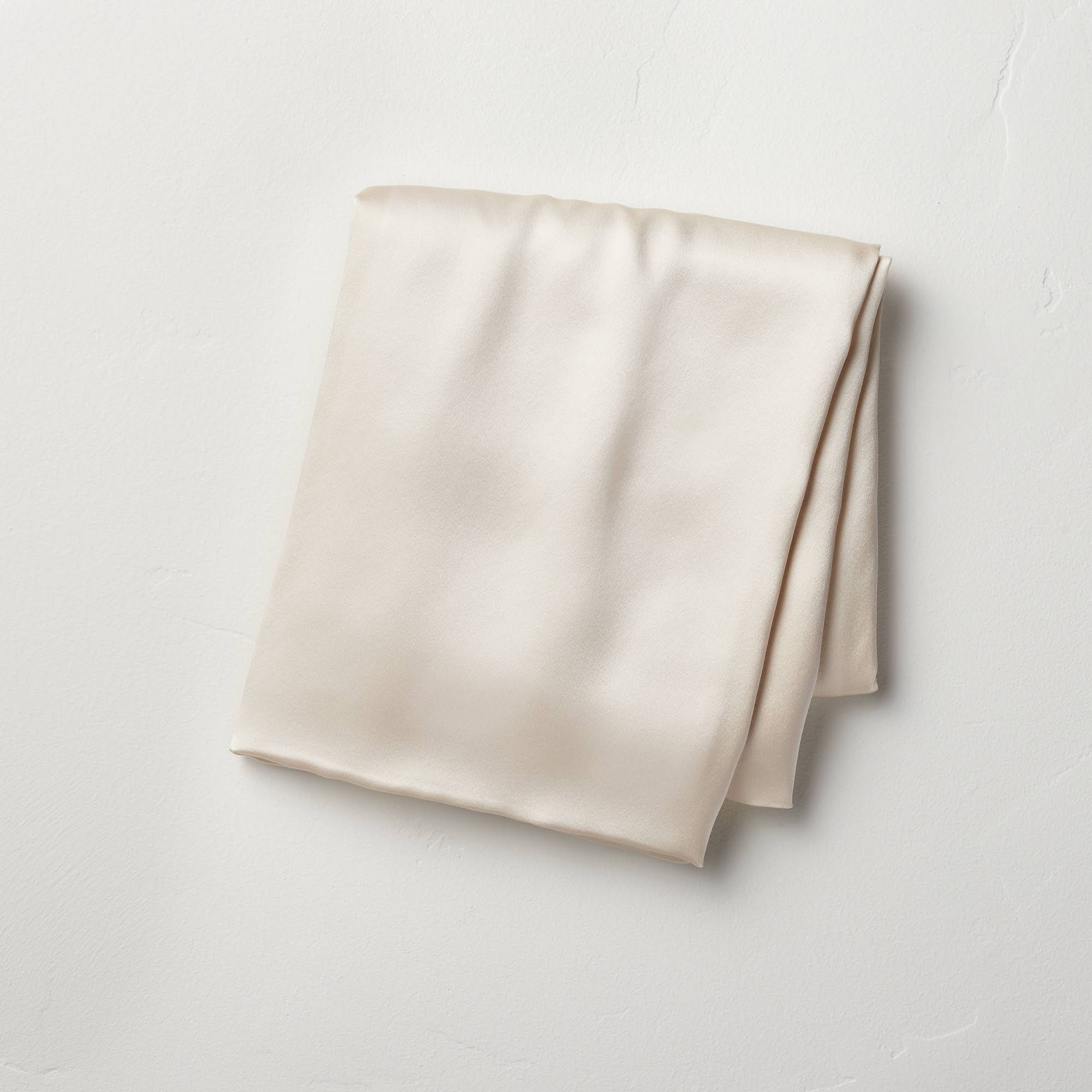 b6178574f7f9325d7cf49432c24de349b2cfc808cd07bbddce81d6f0912f4ce1.jpg Standard Solid Silk Pillowcase Cream - Casaluna - Image 1