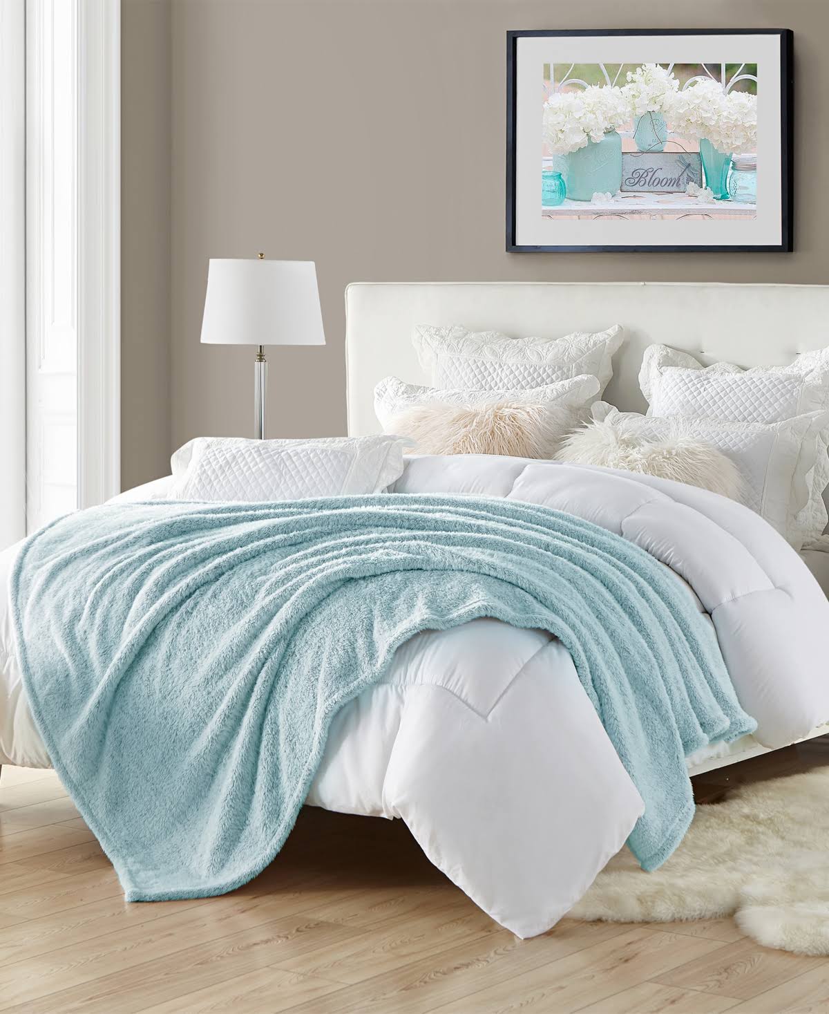 b7864865f284e12c91999b4661667aa7111fe379d05a11910b6329d28a1d764f.jpg Swift Home Super Soft Oversized Plush Faux Fur Aqua Throw Blanket 60 x 70 inch - Image 1