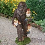 Design Toscano Schlepping The Garden Gnomes Bigfoot Statue