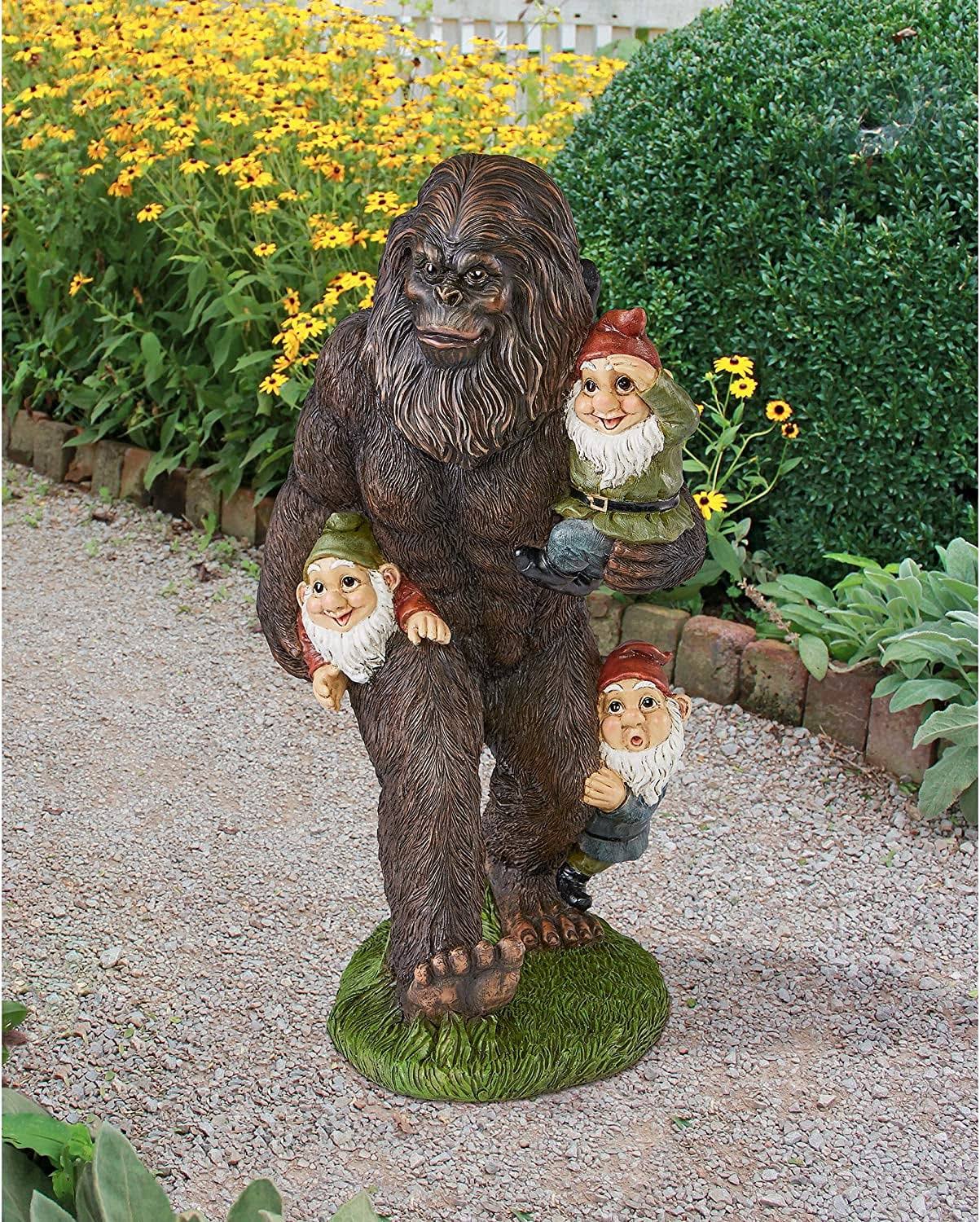 bda4656e74e39c0781e5d20a3fc7b6ce3153f9d0af34646f2dec0a5fa6fe81fa.jpg Design Toscano Schlepping The Garden Gnomes Bigfoot Statue - Image 1