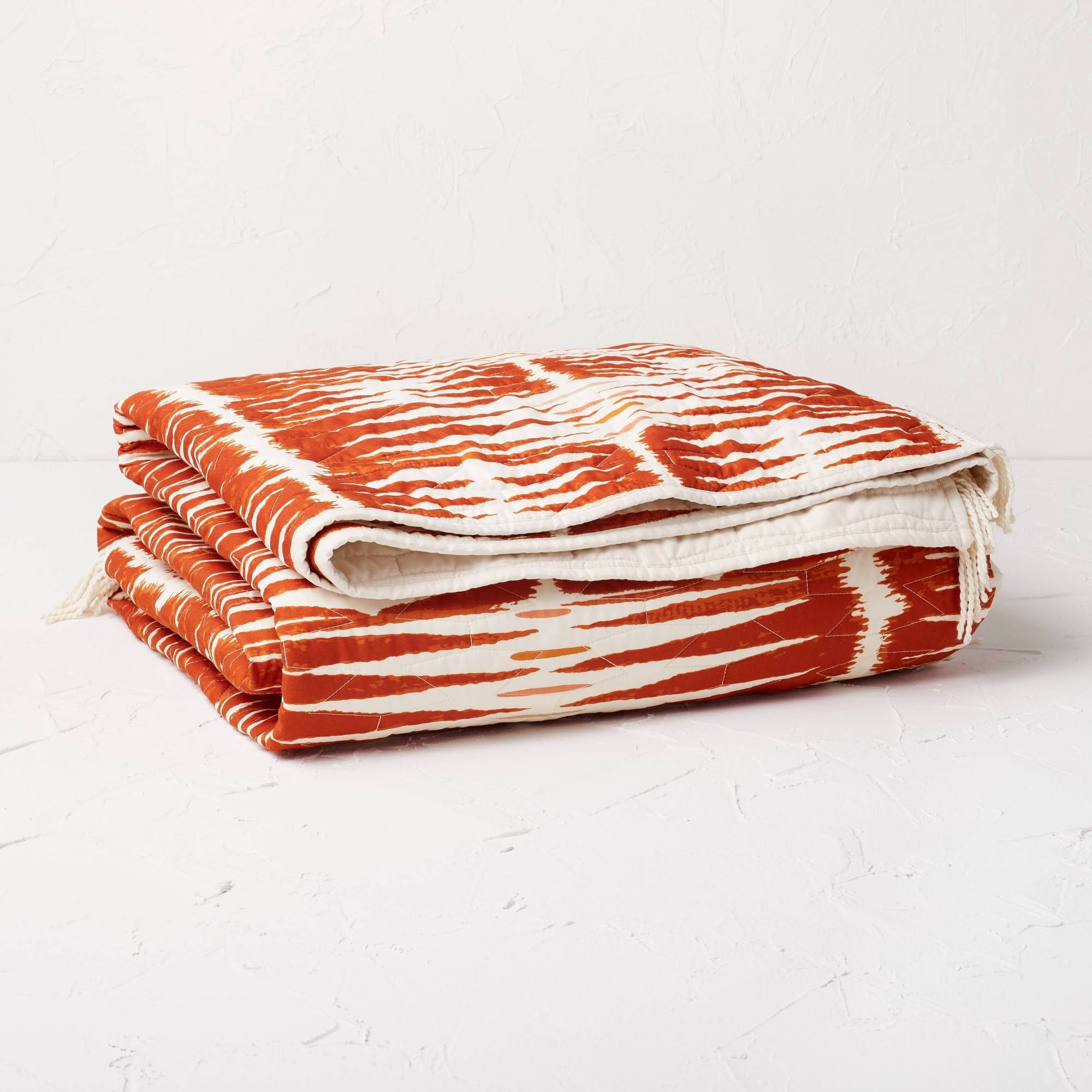 c080bfd14257126503625e7b16e7f38e4f549b9cfef4966524db246cdc9e99f8.jpg Full/Queen Printed with Fringe Groove Print Quilt White/Burnt Orange - Opalhouse Designed with Jungalow - Image 1