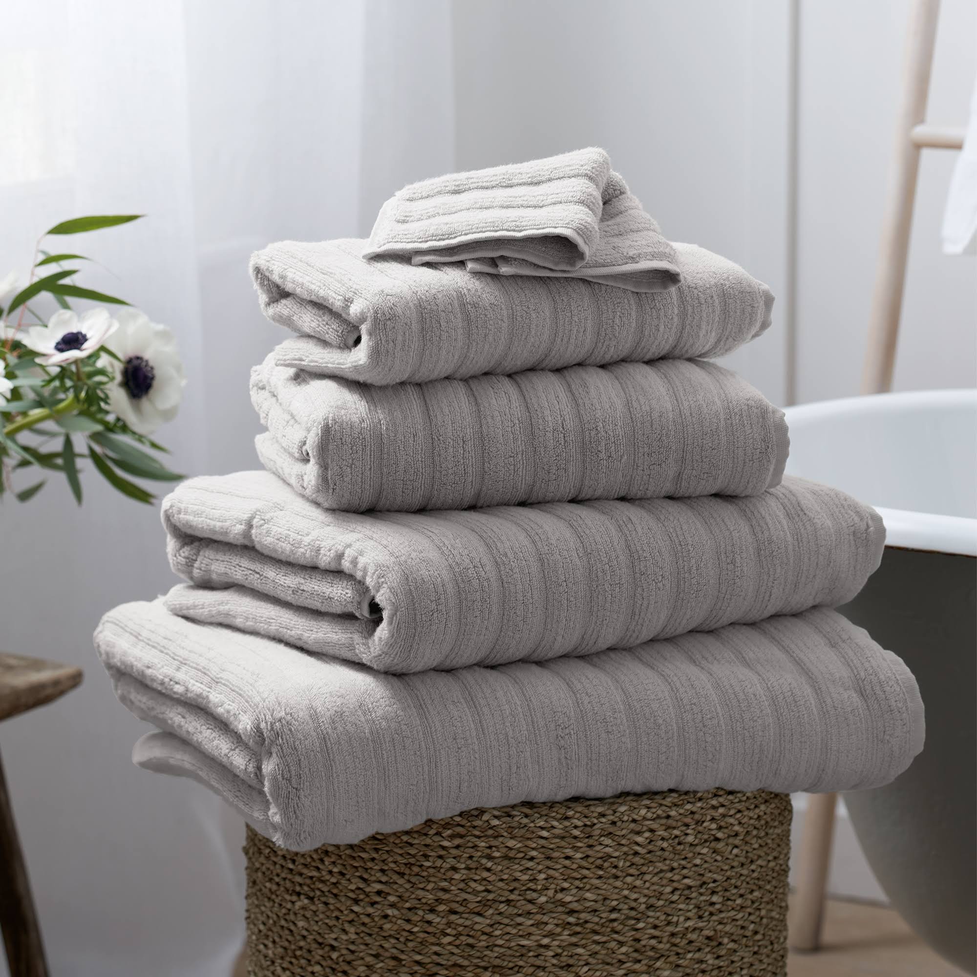 c27889cd452958e47b8c652c3e808c3329e5495092b286f7b225777e22348bf0.jpg The White Company Pearl Grey Ribbed Hydrocotton Hand Towel 90cm x 50cm Hand Towel - Image 1