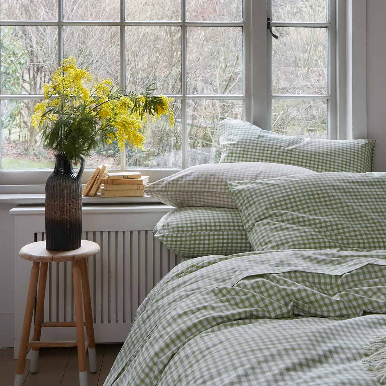 c2f3fd58e4f0a35c2e33533f2a850617b558bf89734e27d170479905a06206f8.jpg Piglet in Bed Set of 2 Gingham Linen Pillowcases Pear - Image 1