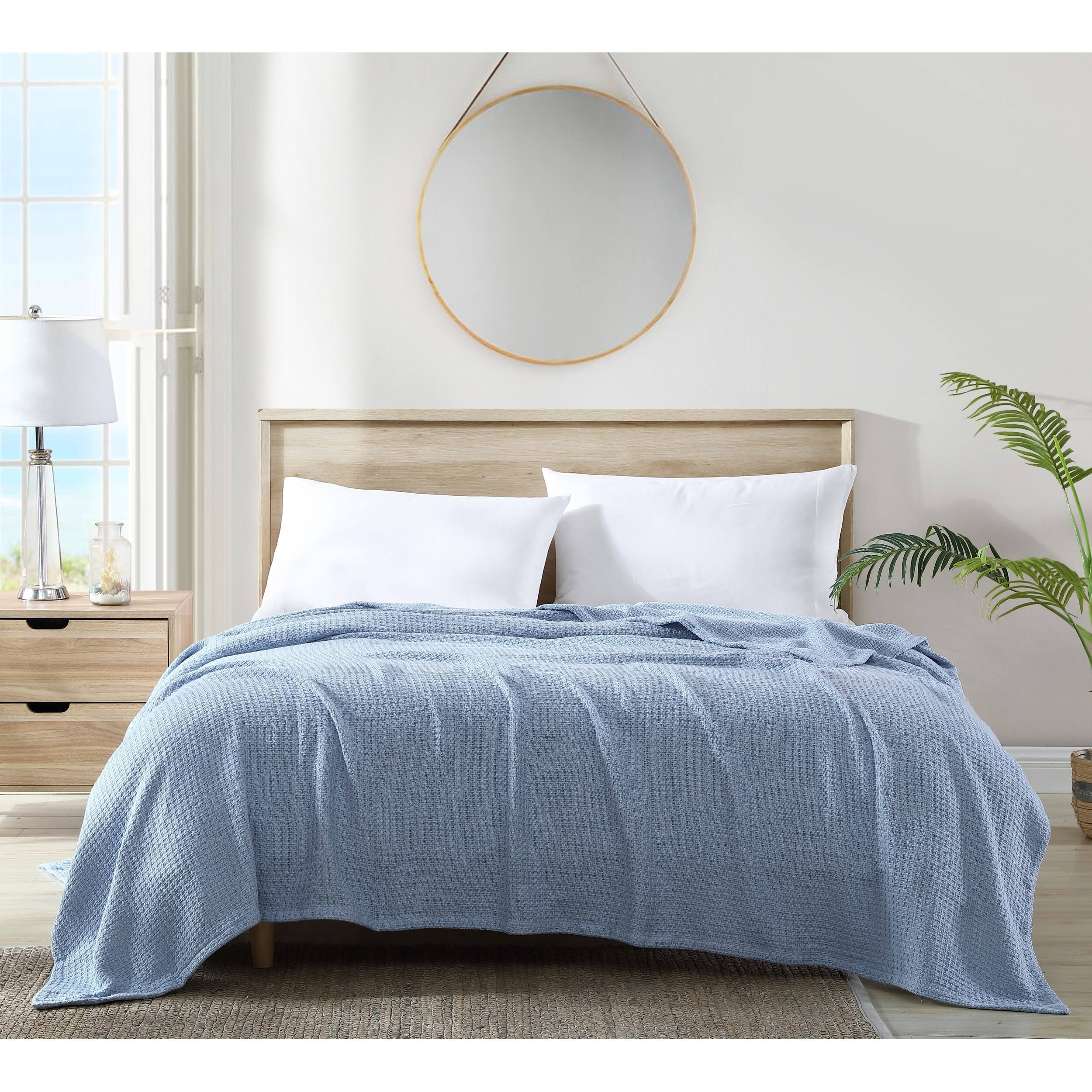 c3b65370303201e54f0b1be759e422bcd9a7e1135bfe753f94f31be8be4c161c.jpg Tommy Bahama Bahama Coast Blue Cotton Blanket, Full/Queen - Image 1