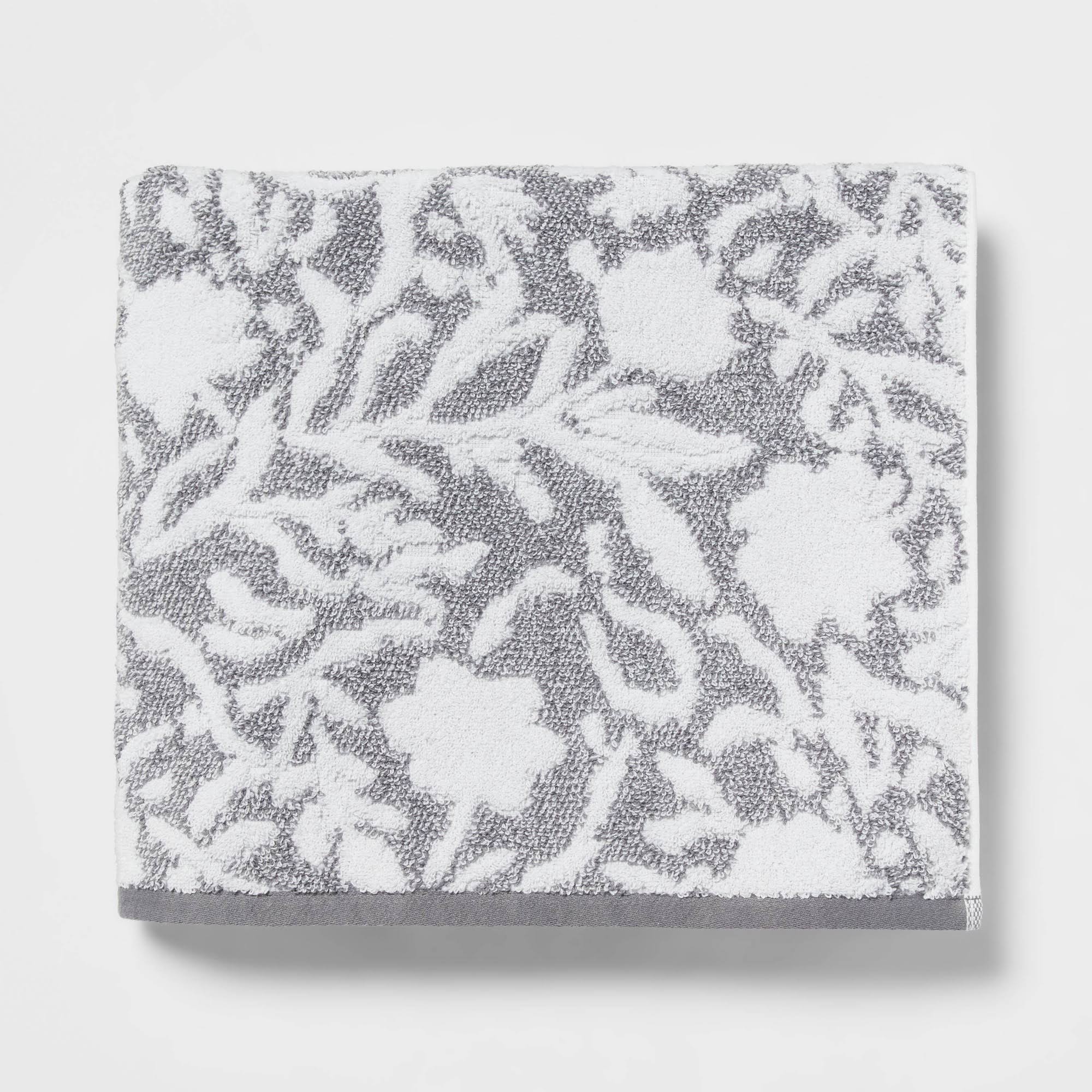 c3f55d8fd6ff538ea19159b0a5b3cbd5f0867ae3d4d371a538d33ef92f7345e8.jpg Performance Plus Bath Towel Gray Floral - Threshold - Image 1