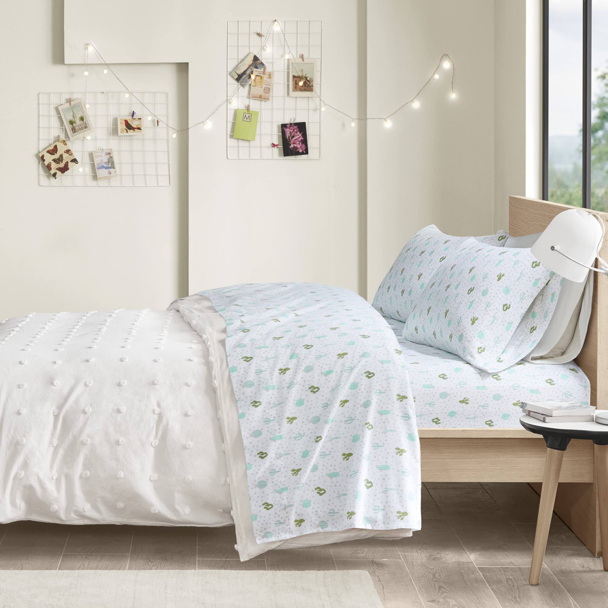 c8291d8ff3adb45478dba4e18eae0055dd675304980af501c35fa7b93c3ad43f.jpg Intelligent Design - Cozy Soft Cotton Flannel Printed Sheet Set - Twin - Green Cactus - Image 1