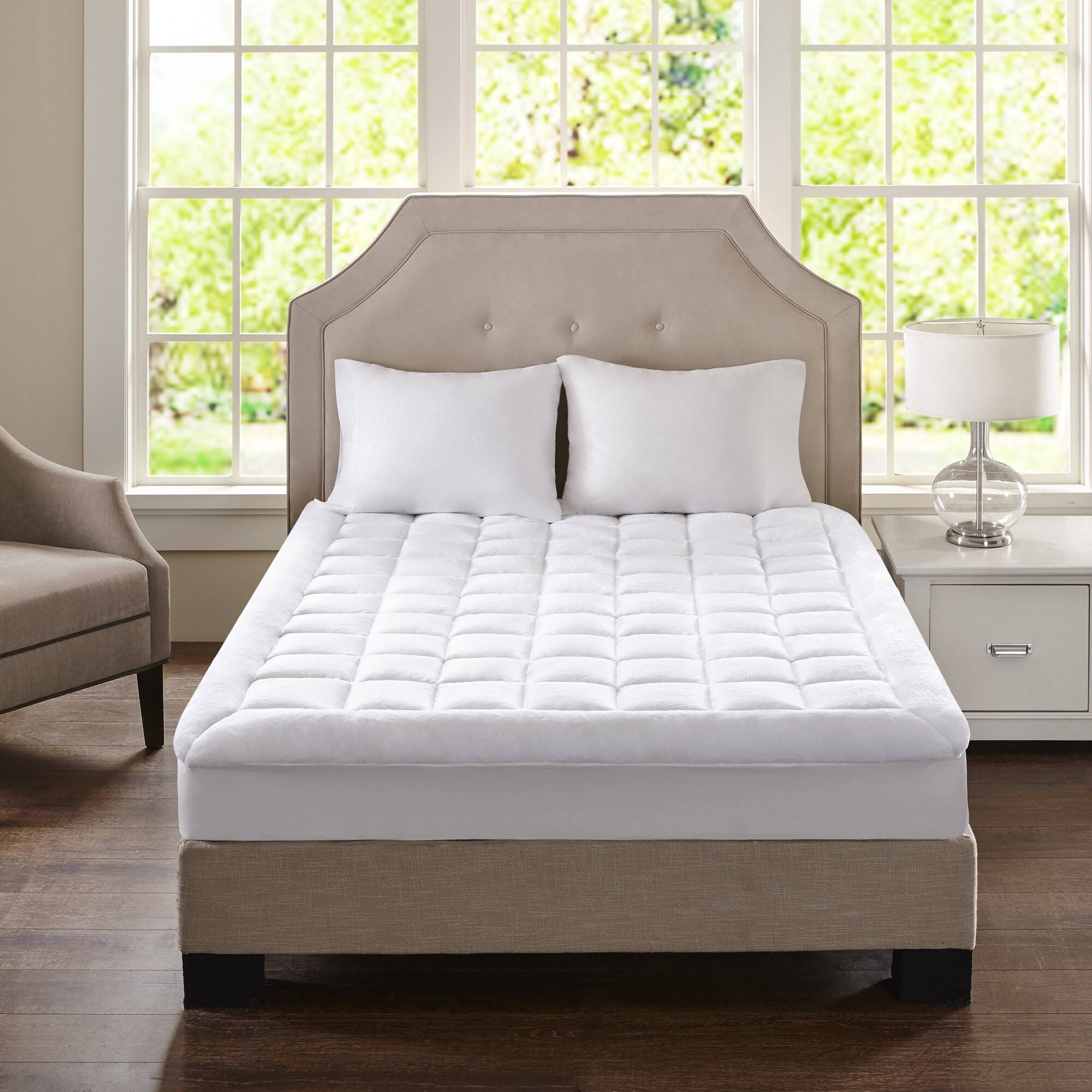 c8ef2f335c29a94407558d31cf30e7fd5f47a47583ffd25f9136a7f2133bd0ae.jpg Madison Park - Cloud Soft Overfilled Plush Waterproof Mattress Pad - King - White - Image 1