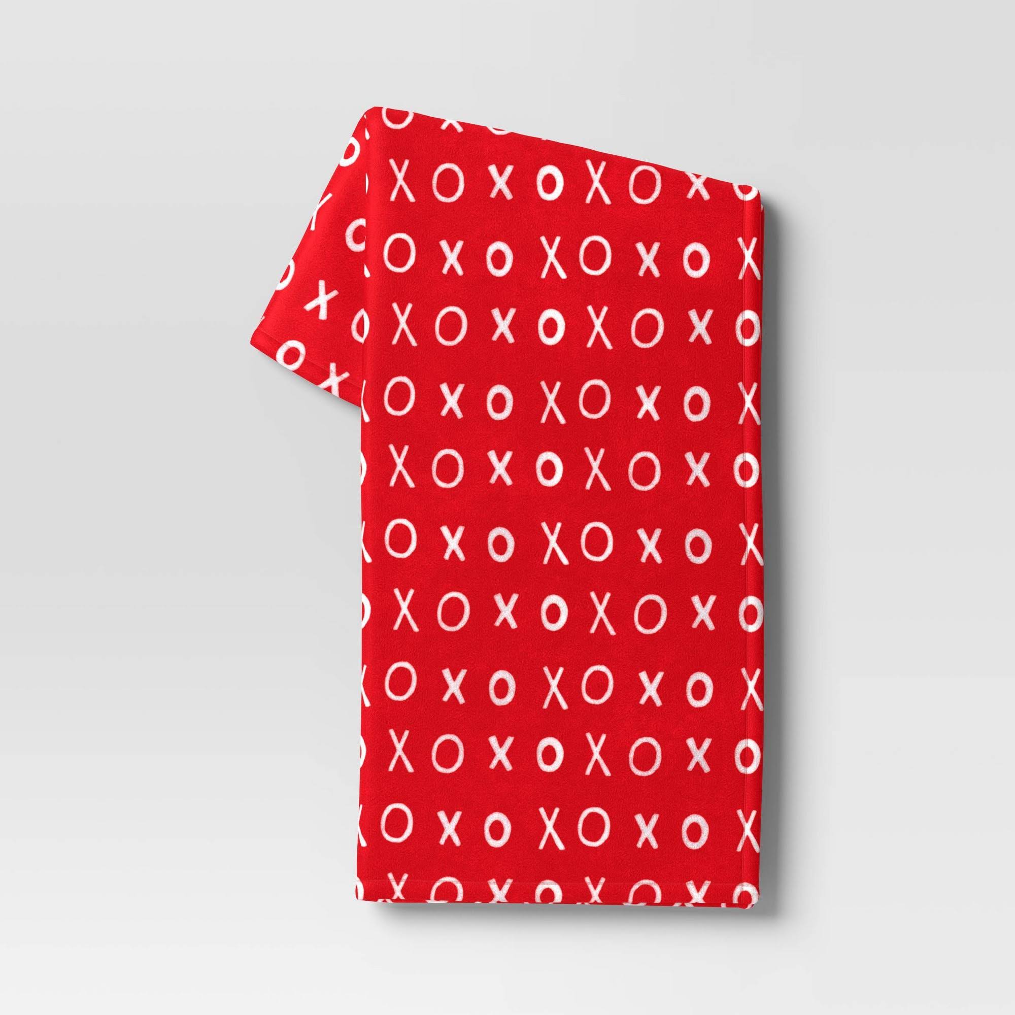 cd4046c1aeb0578e81ab6cbe01bfaa4e470add5661791e923374b57fde7a1d5d.jpg XO Printed Plush Valentine's Day Throw Blanket Red/White - Room Essentials - Image 1