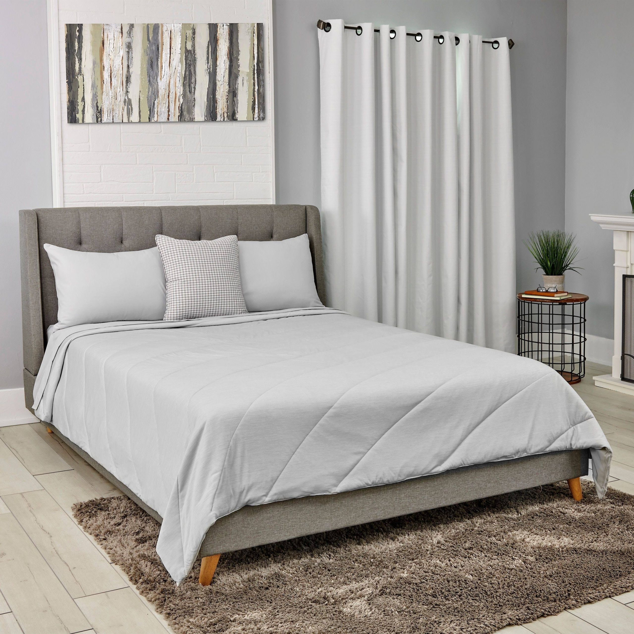 cda6fc47b206ed3a7c5a87784c14b821d8d45d895ea61f31869386ab7f801775.jpg Sealy - Glacier Gray All-Season Reversible Twin Blanket - Image 1