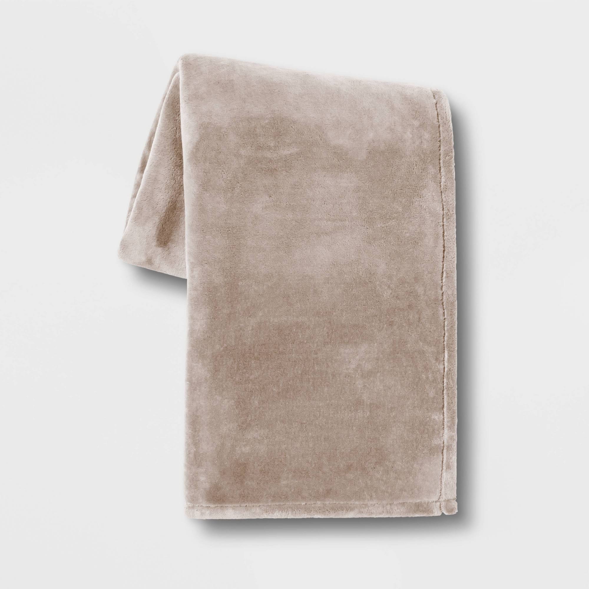cea38553e2d4cf3eb40080b5e107d317bb463677c7063141d11d072e6b5482bc.jpg Threshold 50x70" Oversized PrimaLush Throw Blanket, Neutral (New Without Tags) - Image 1
