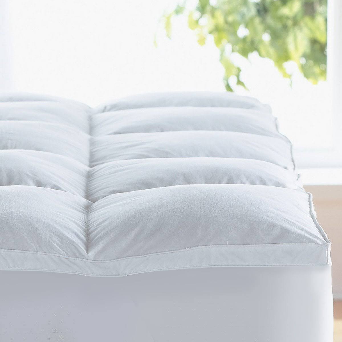 d05a6ca507b685f8b6edd4f2fc055d18c8cf325598e22f59484e69fda7d04938.jpg 2 in. Queen Size 300-Thread Count 100% Egyptian Cotton Hypoallergenic Down Alternative Mattress Topper, White - Image 1