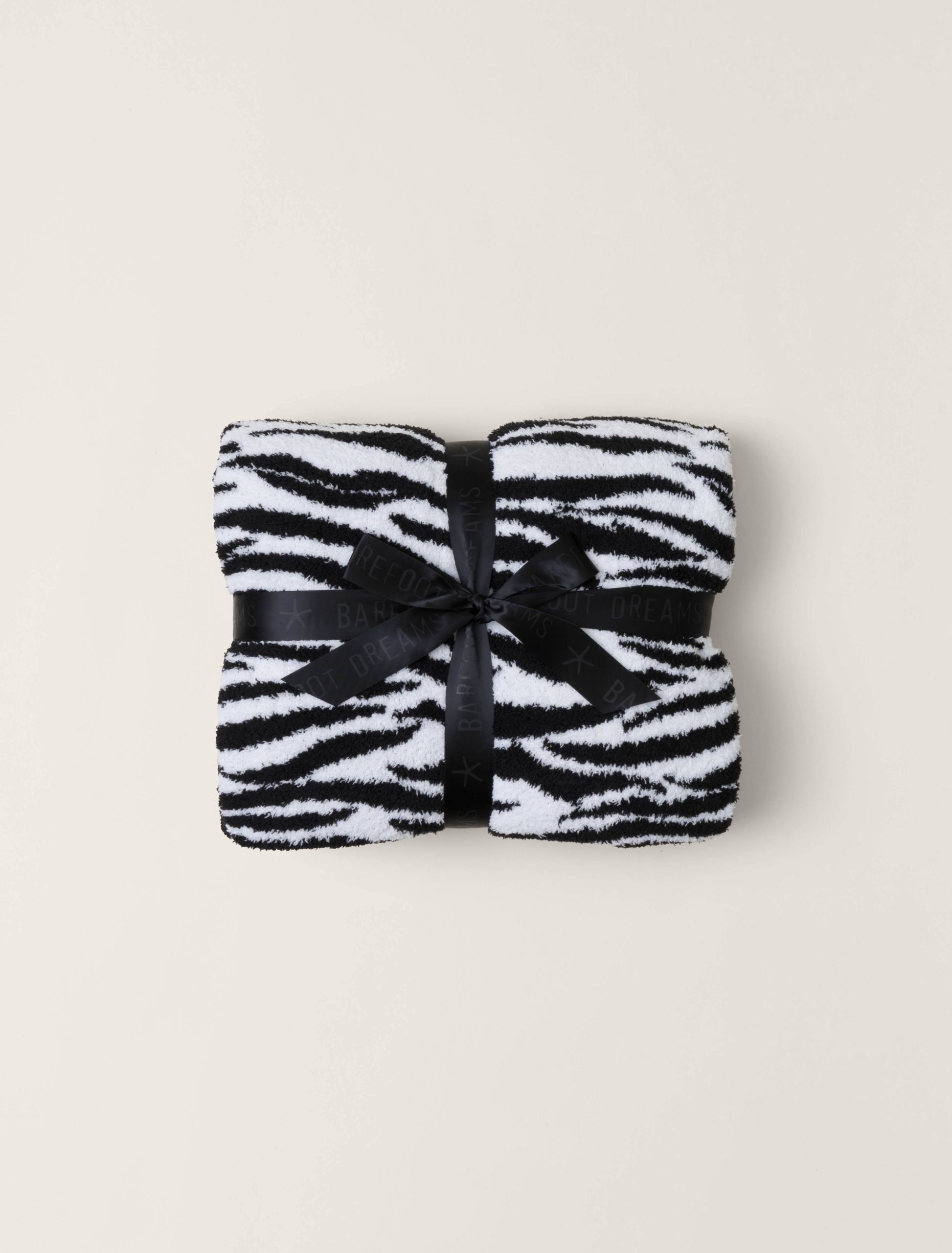 d1ee246115c00034797dce493549a3b260b36ac0972ac82ef6bd29b968b412b5.jpg Barefoot Dreams Bedding | Barefoot Dreams Tiger Stripes Blanket | Color: Black/White | Size: 45" x 60" | Pm-90505195's Closet - Image 1