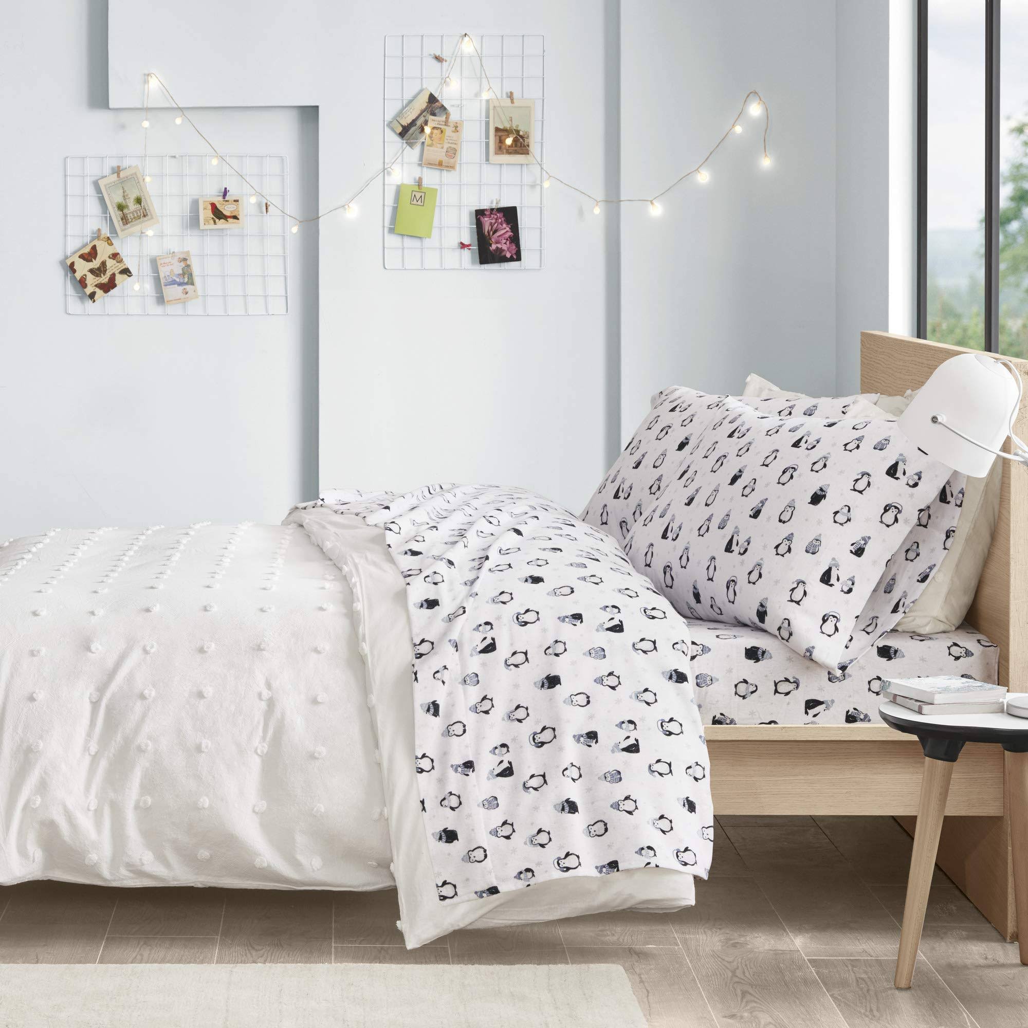 d78fadcae5a828d16a6c7a22f959b3b363982cf3b06cdd9c9f83cb7c1c71e5ee.jpg Intelligent Design - Cozy Soft Cotton Flannel Printed Sheet Set - Twin XL - Blue Penguins - Image 1