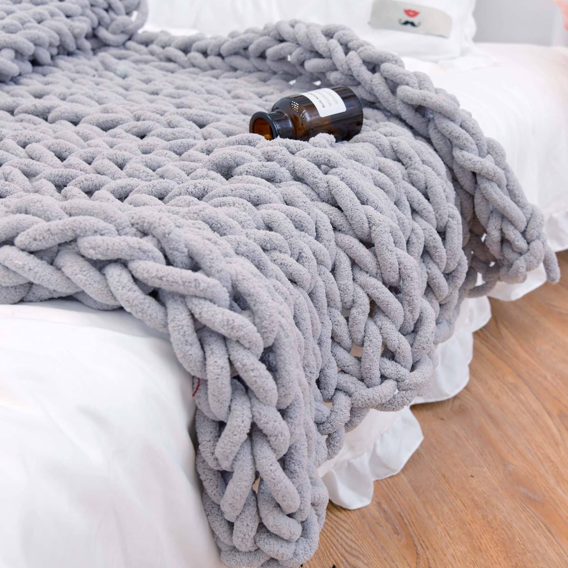 da08d7a0c8d47ef8e6266fd320cd41cd7b78f11a6f3b9f10f7099f7f3f94ba1a.jpg Chunky Knit Blanket Throw 40"�G40", Hand Knitted Warm Chenille Throw Blanket, Home Decor Soft Thick Yarn Cable Knit Blanket, Soft Breathable Fleece - Image 1