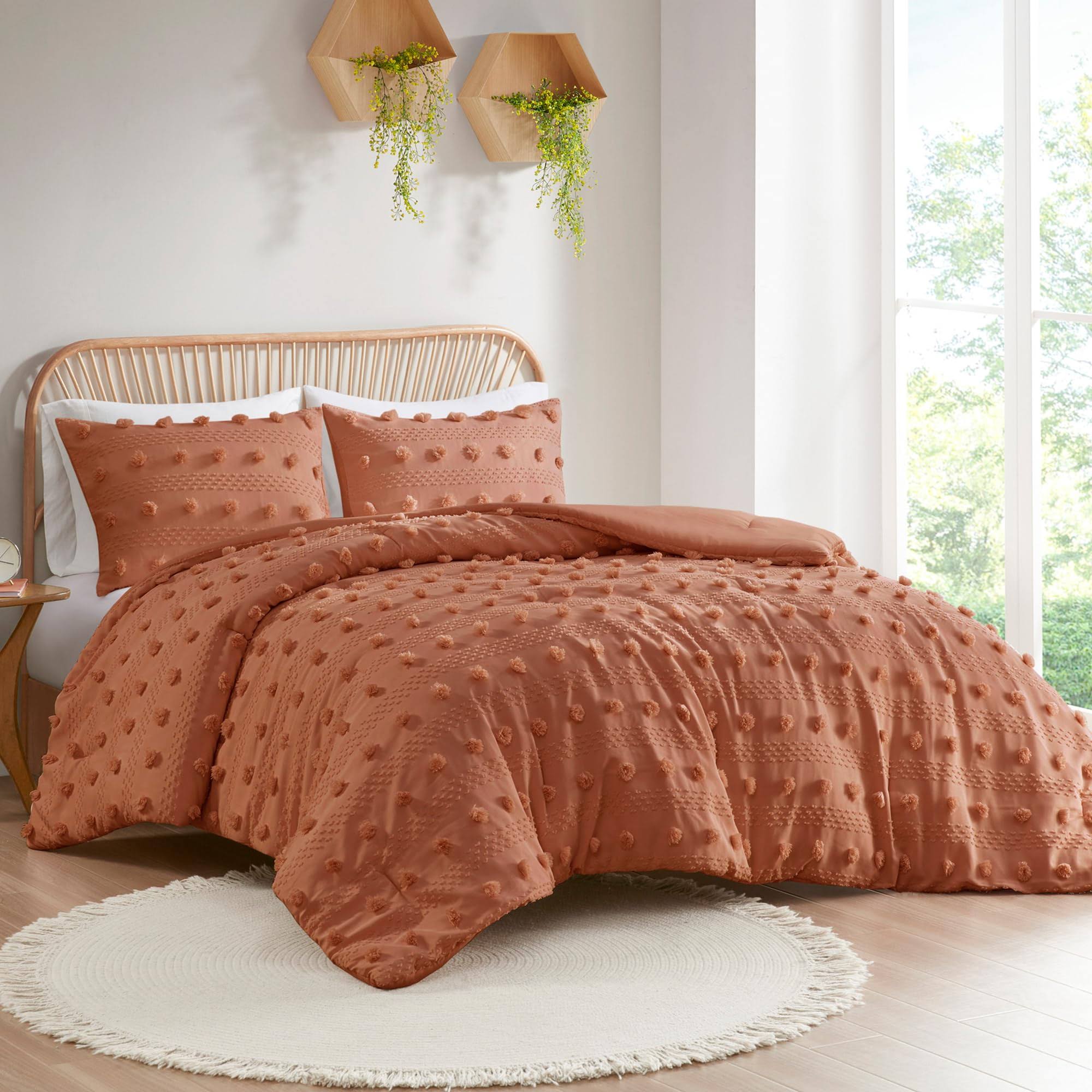 daed0d430ee2e5b633542227b64be00965e1cc564a593190ae3584bfbabdc3e8.jpg Intelligent Design - Lucy Clip Jacquard Comforter Set - Full/Queen - Rust - Image 1