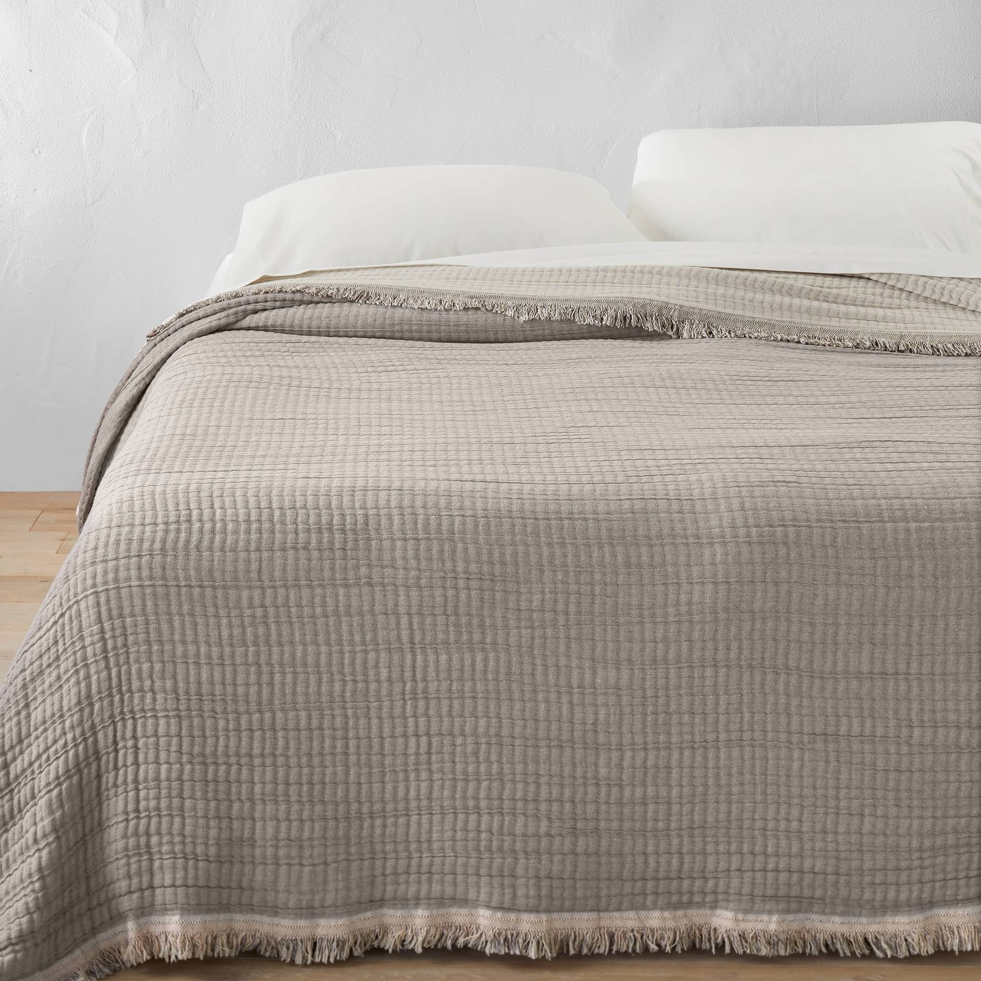 dc2b6b0e8635192e1bc1dff6cee58164a08d2f0ca3ad20fc732f48aae59048a4.jpg King Reversible Textured Cotton Chambray Coverlet Dark Gray/White - Casaluna - Image 1