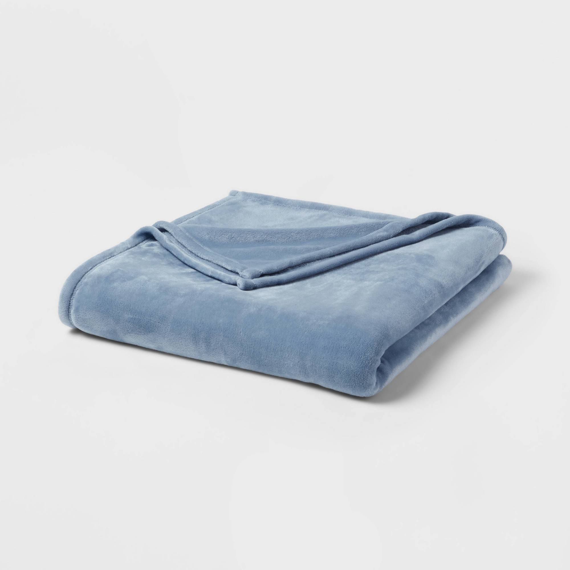 df455f339ad05e2b3f084d8a5a7f2a722523781547b7baeb96a4c21a0a635408.jpg Full/Queen Solid Plush Blanket Blue - Room Essentials - Image 1