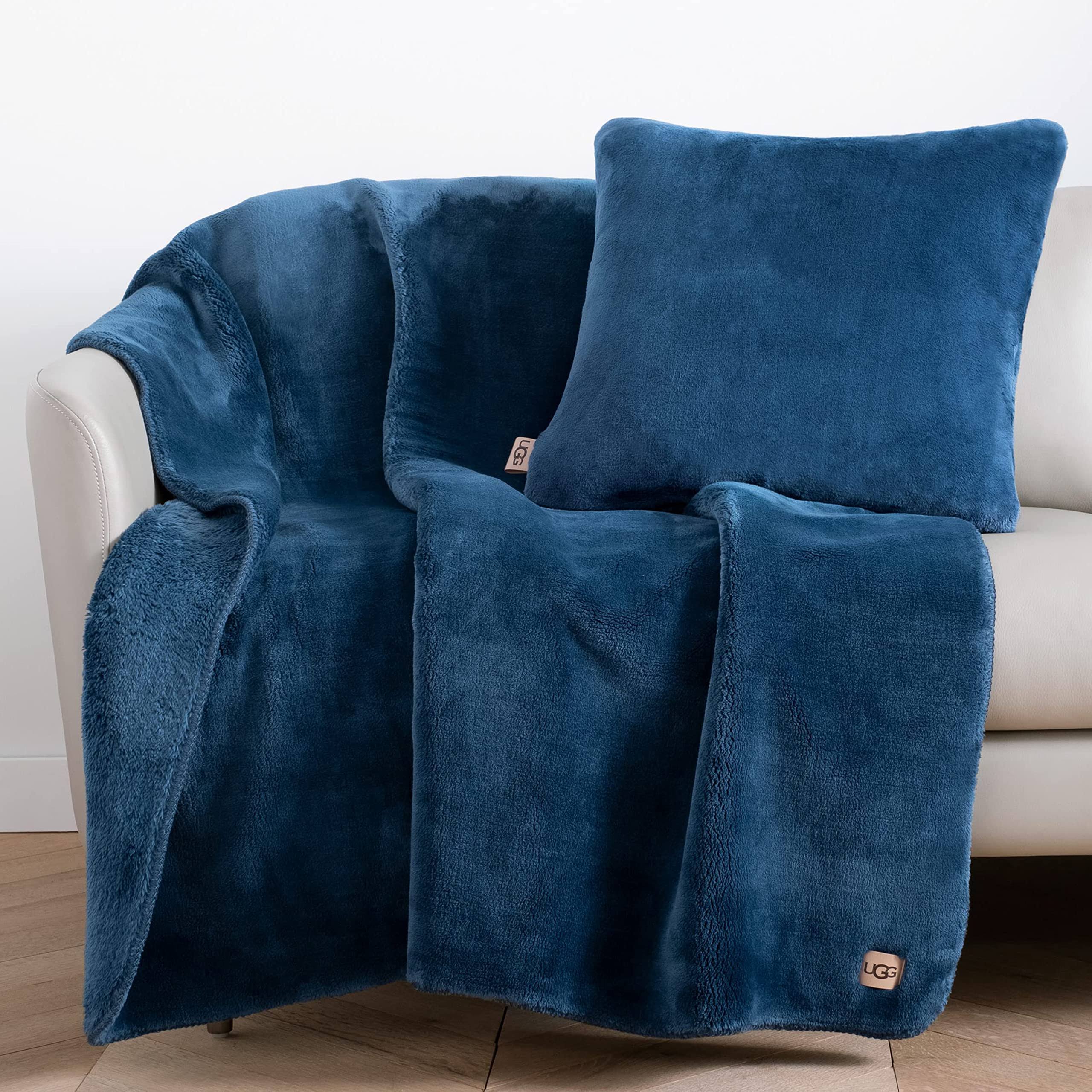df5bf6fd1fc29f94e446e39d19e609d0abc6a1dcc3f0da7060977db182aadbf9.jpg Ugg Whitecap Throw Blanket Night Sky - Image 1