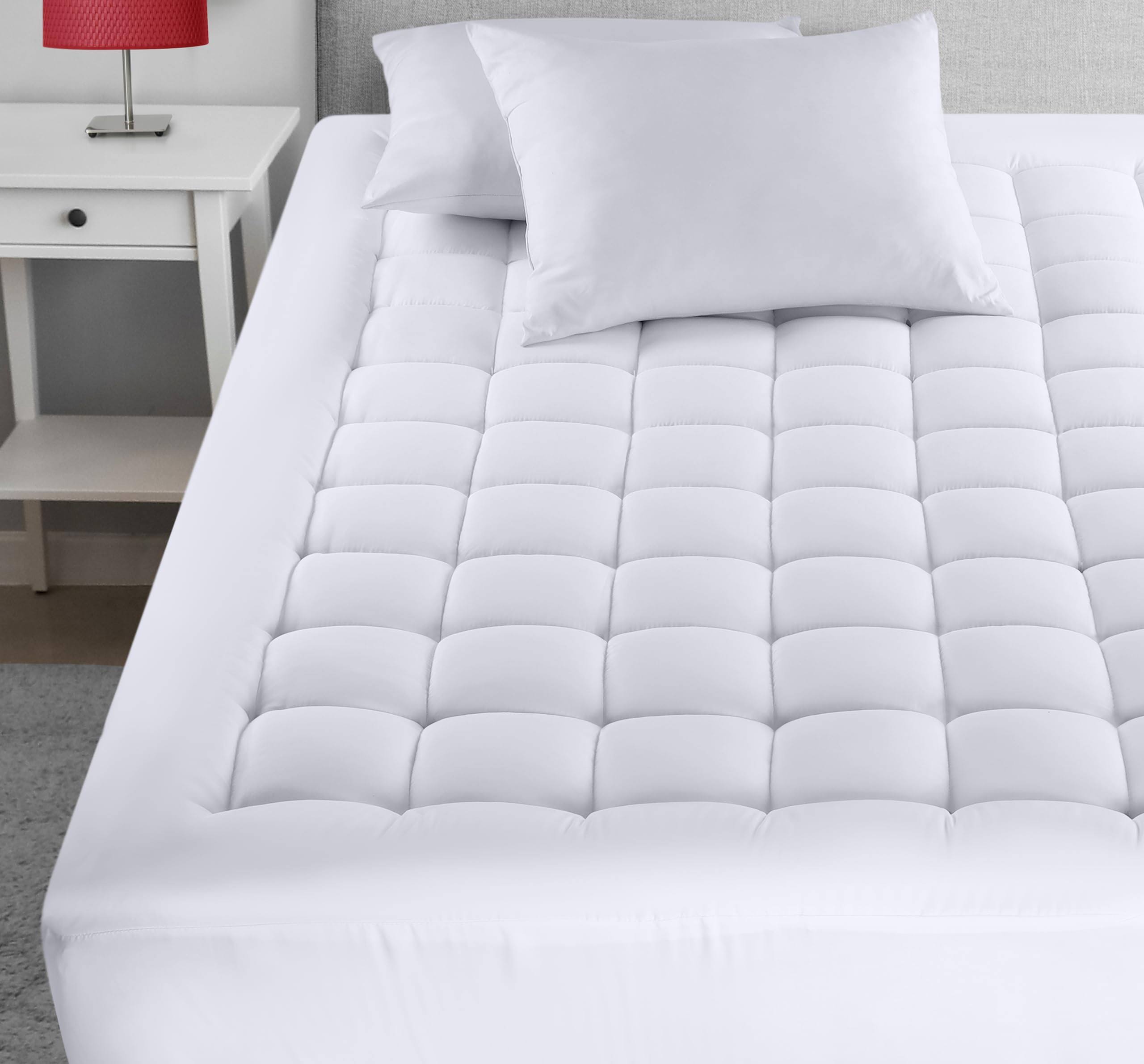 dfa22c0542eaaddb8e148d15a170e1c028ee1755643425dffd103ba6b17b067a.jpg Utopia Bedding Premium Mattress Pad (Queen) - Quilted Fitted Mattress Topper Stretches Up to 15 Inches Deep - Plush and Soft Mattress Protecto - Image 1