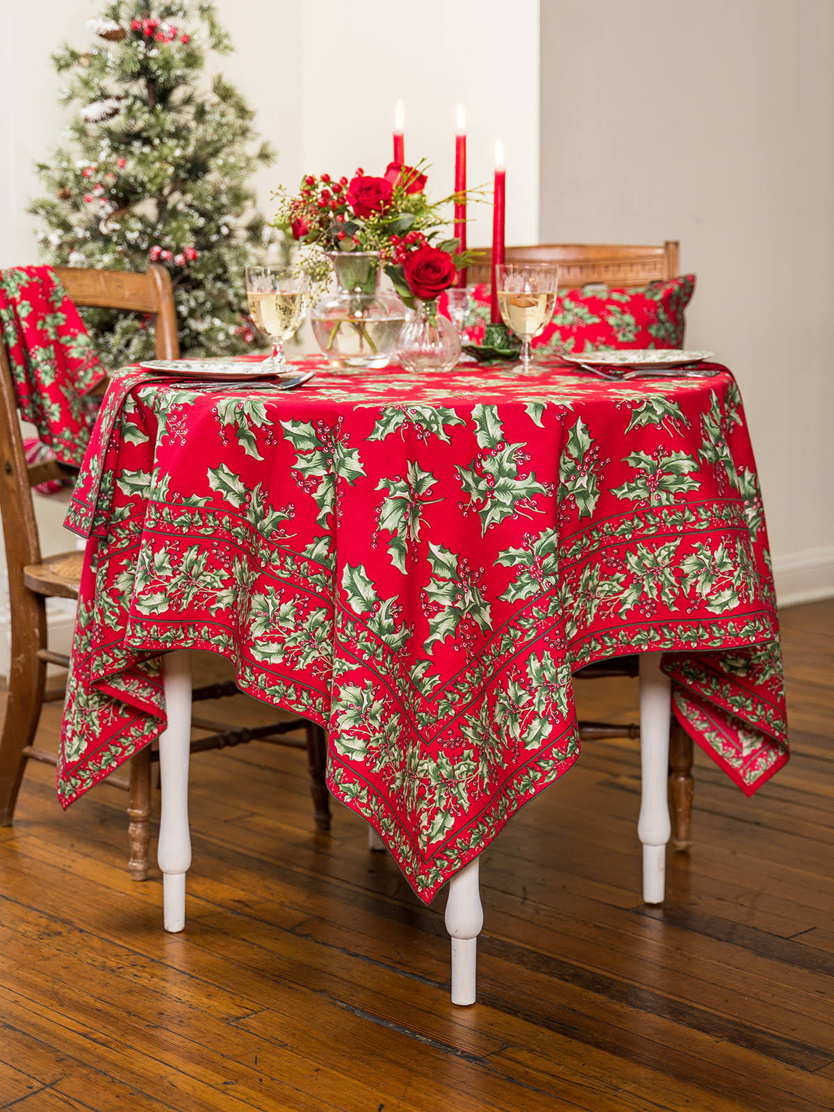 April Cornell Holly Breakfast Cloth Red 54x54