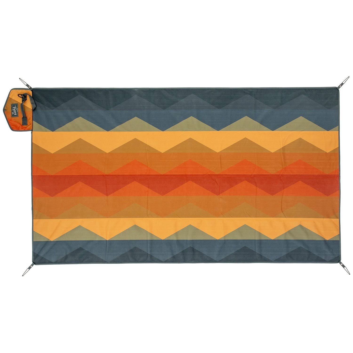 e522a1953483a8f52897382759bb51d10bc7cf5ede28b07ffd7fc96df89f1027.jpg Nemo Victory Patio Blanket Fortress Mirage Medium - Image 1