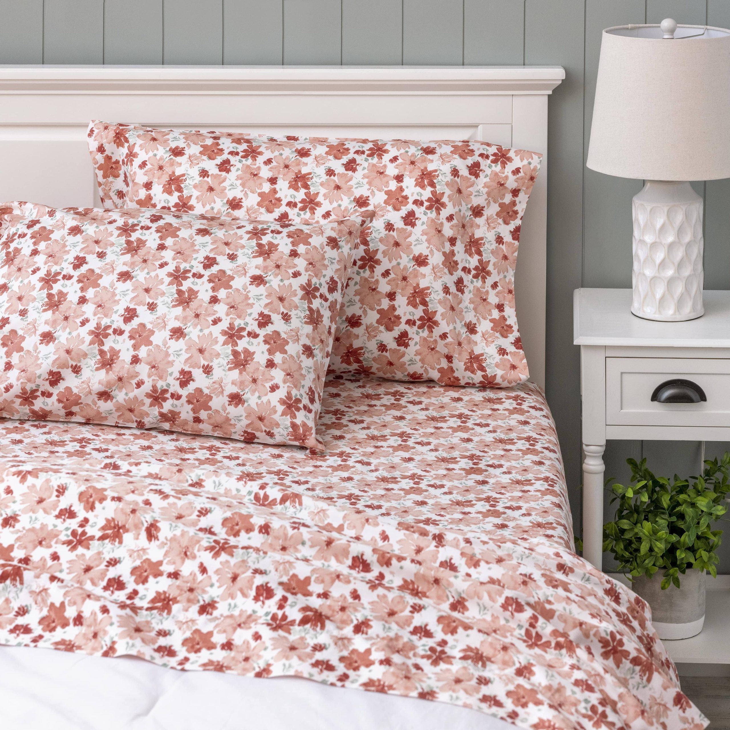 e5e8777d71f74b8f9ba49203bff4a0472773464143f317e4dd20d02b6eb7bce0.jpg Better Homes & Gardens Signature Soft Cotton & Rayon Made from Bamboo Pillowcase Set, Standard/Queen, Coral Floral, Size: Standard/Queen Pillowcase - Image 1