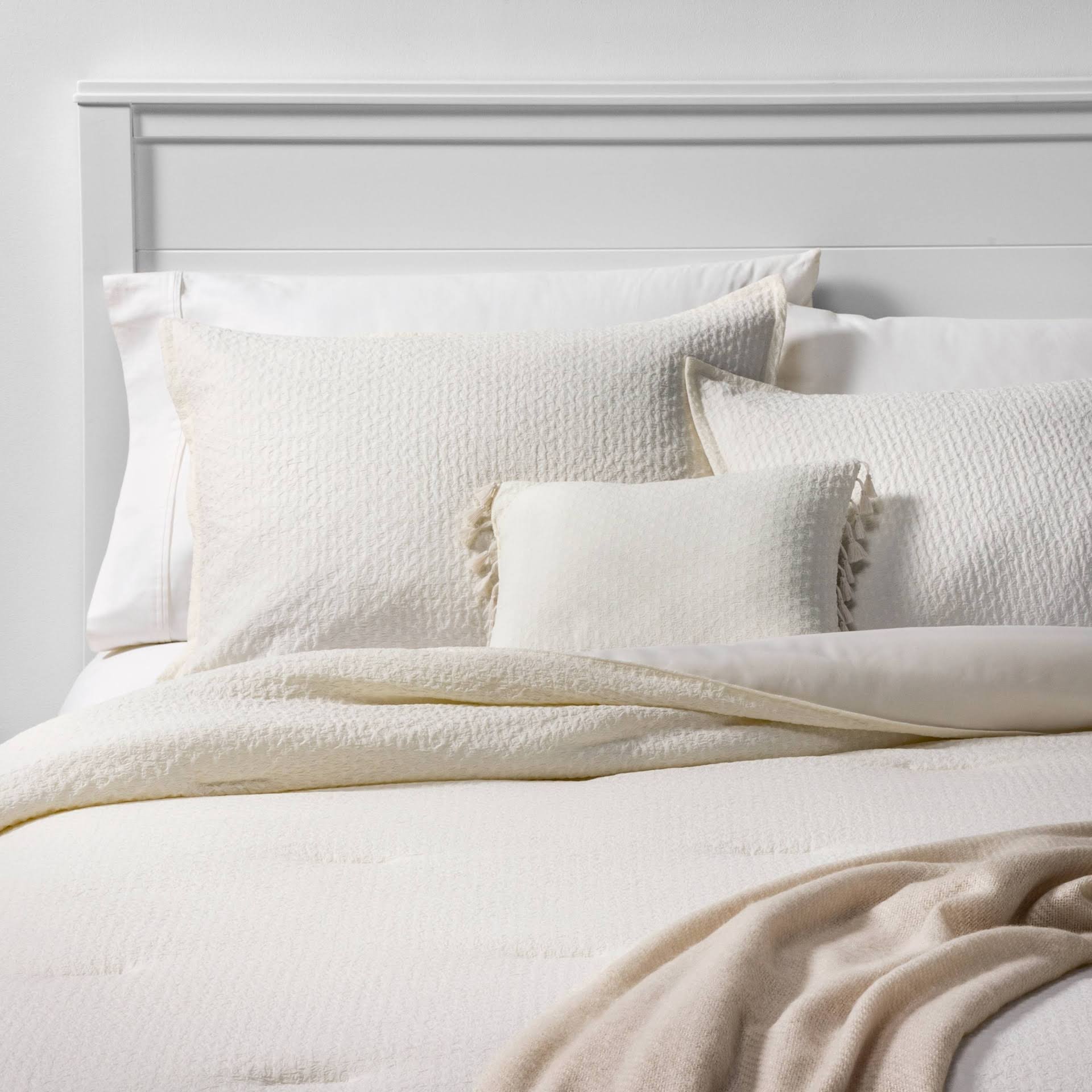 e6be65ce6b1549391e7cec44e4ce52c30efaf1e4a47358814092c5ff066ac5f3.jpg King 5pc Hollins Solid Comforter Set Ivory - Threshold - Image 1