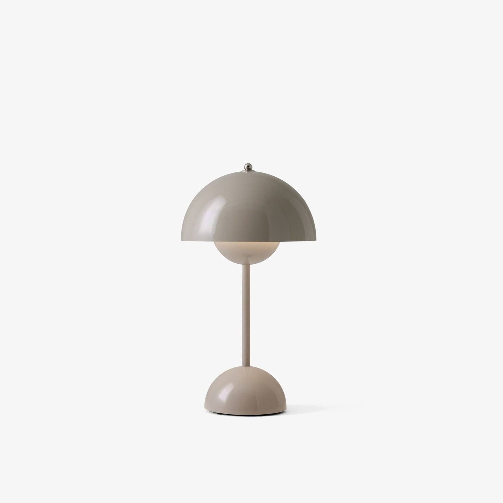 e6f330129d3ca5c9bdaf58c95965bbb92536526e2d68b0f8df83144074d28c6c.jpg &Tradition Flowerpot Table Lamp Portable VP9 Grey Beige - Image 1