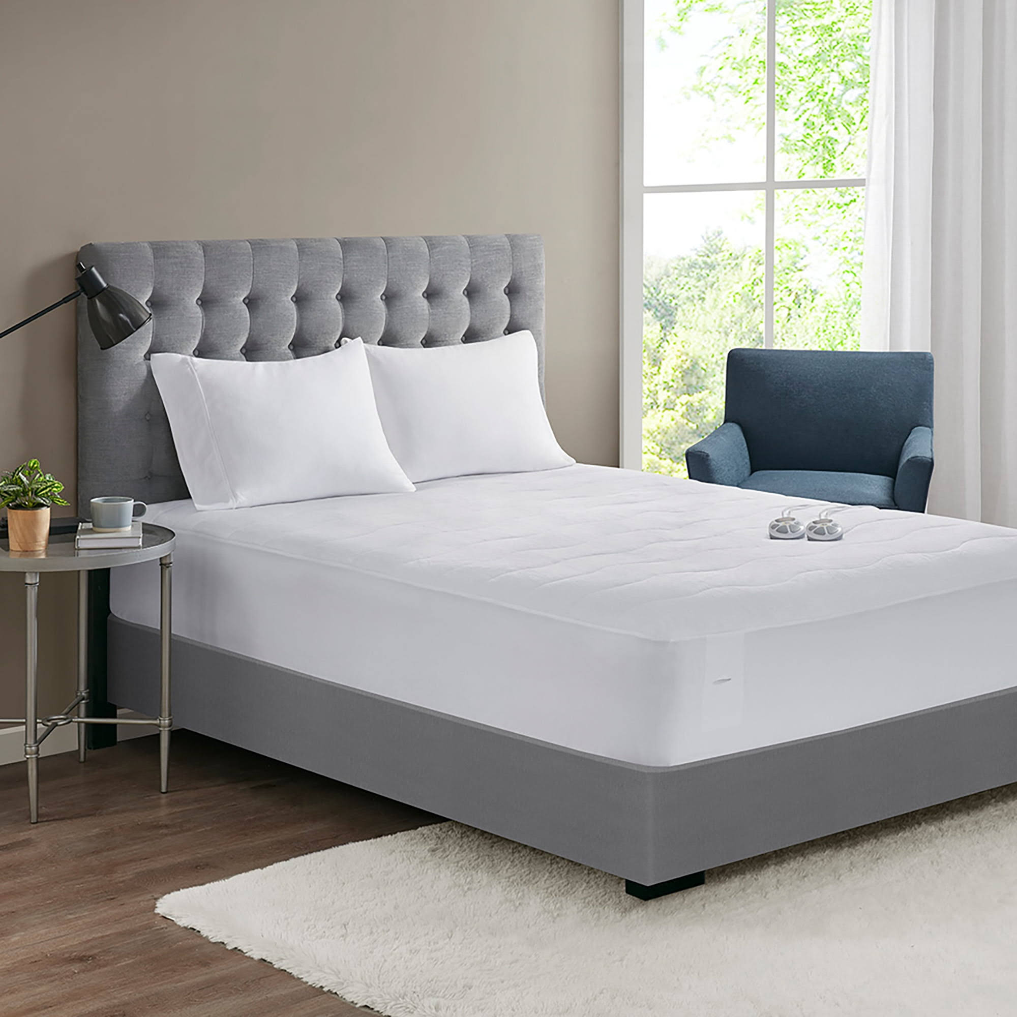 f048e6f6591d672e28c8faa170fda8177da459c830274ec38bb56763e4b0c0c3.jpg Serta - Plush Heated Mattress Pad - King - White - Image 1