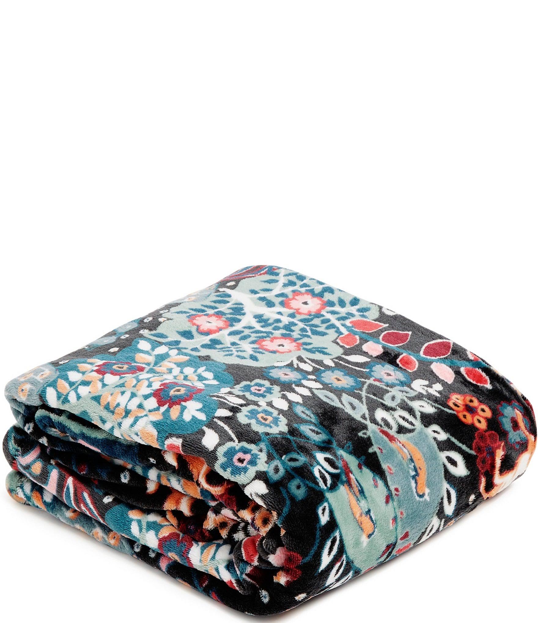 f2e376da534b37b02c26bc279b5cb2b2b0abab3130270812cd6f8da1cd8cfe62.jpg Vera Bradley Plush Throw Blanket Enchantment - Image 1