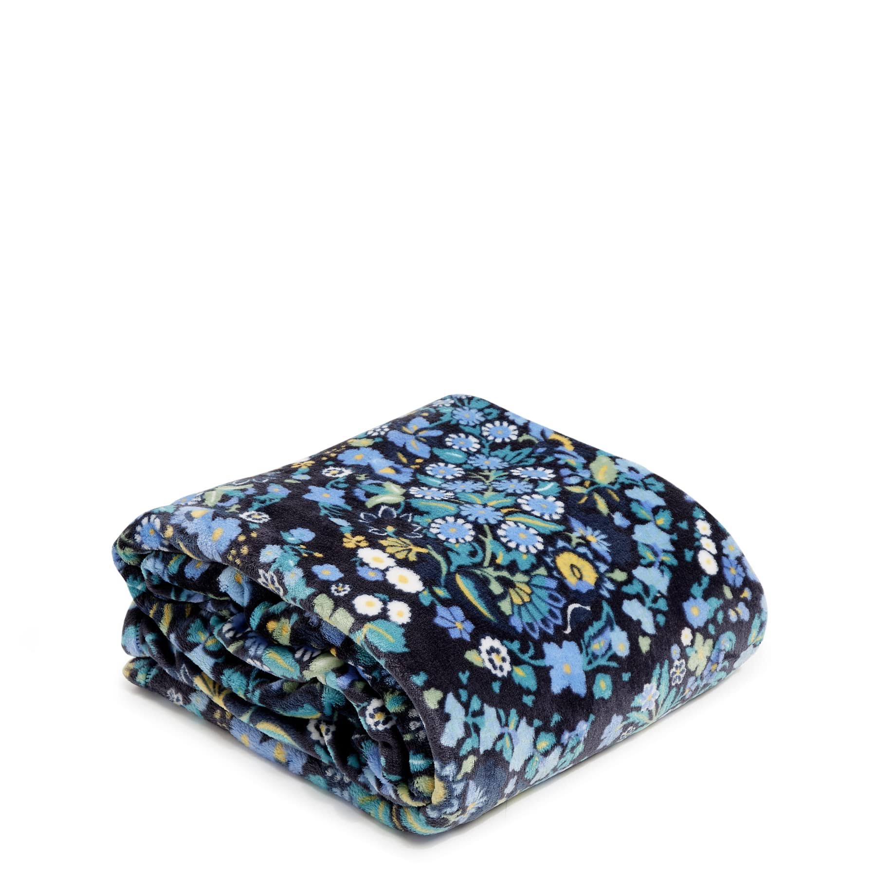 f489ee339ac7802901b2abc8485ff1dd50f0e988969dc2f597b6c7520d04c1e3.jpg Vera Bradley Plush Throw Blanket: Dreamer Paisley - Image 1