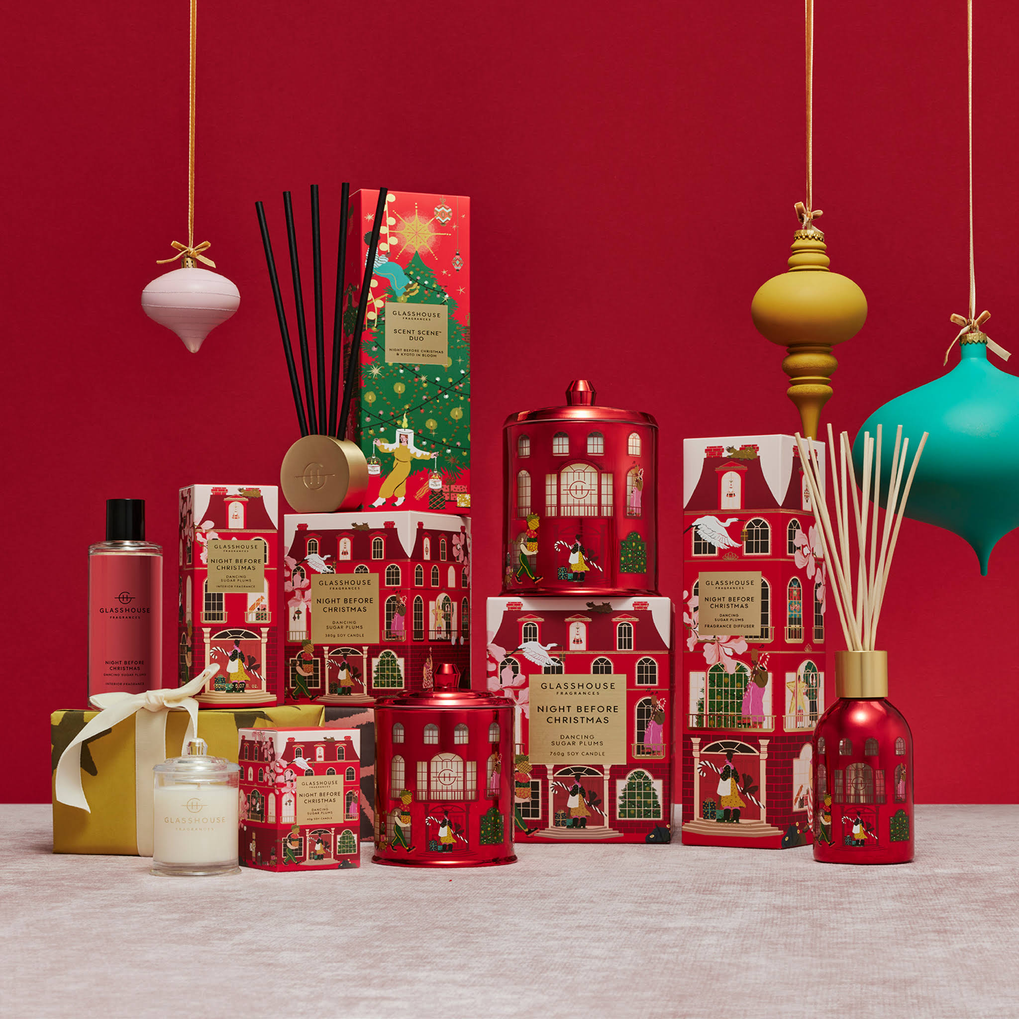 f4bffaa8f4ebe07329e72a6d26ab965a5a5c0c91621a36e2af02e6a62bf73049.jpg Glasshouse Fragrances - Night Before Christmas Candle 60g - Image 1