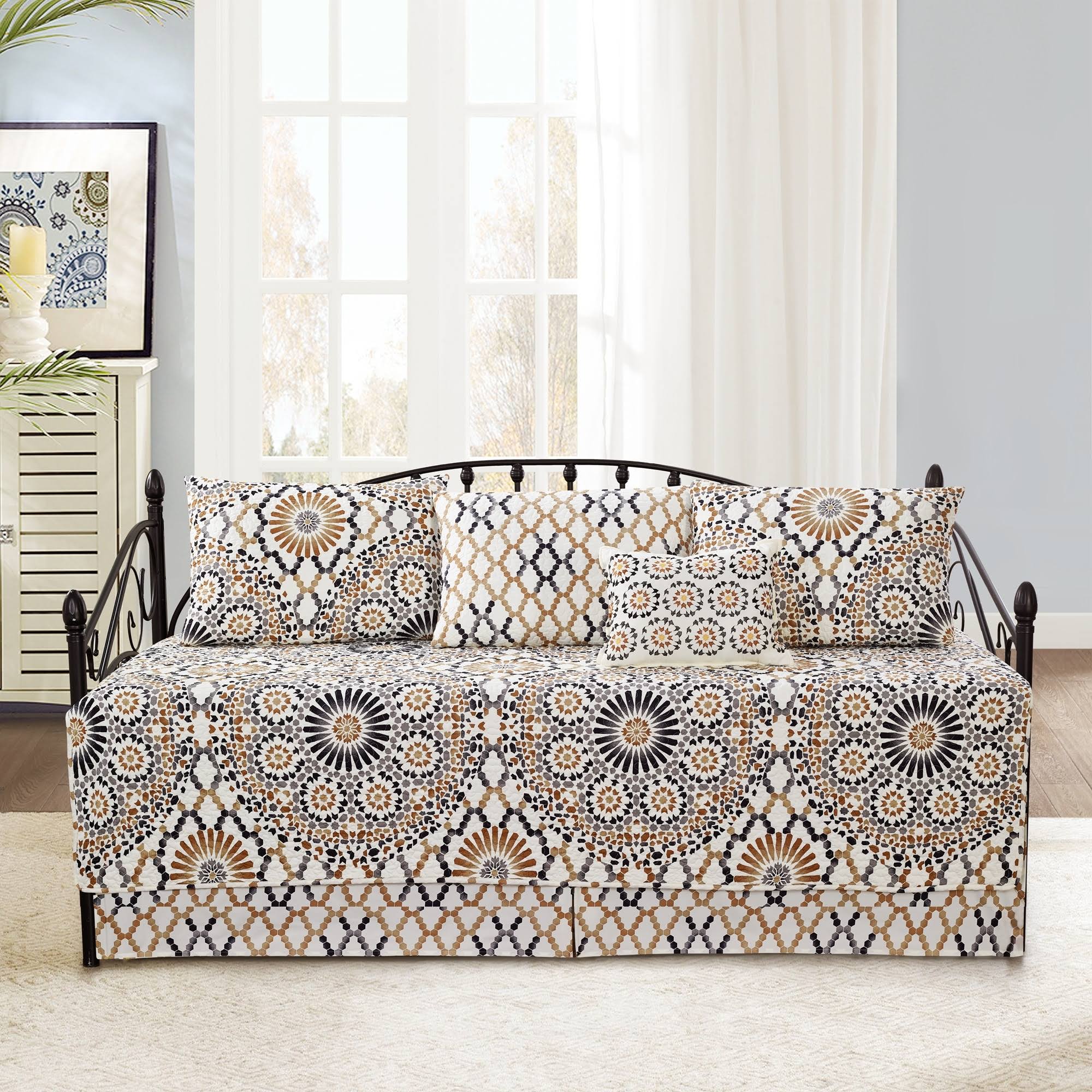 f741b0e70e4f97287e67da299c6d11e99d22075ae972fcfbeba95c2937a8cd2d.jpg Serenta Daybed Bedspread 6 Piece Set - Image 1