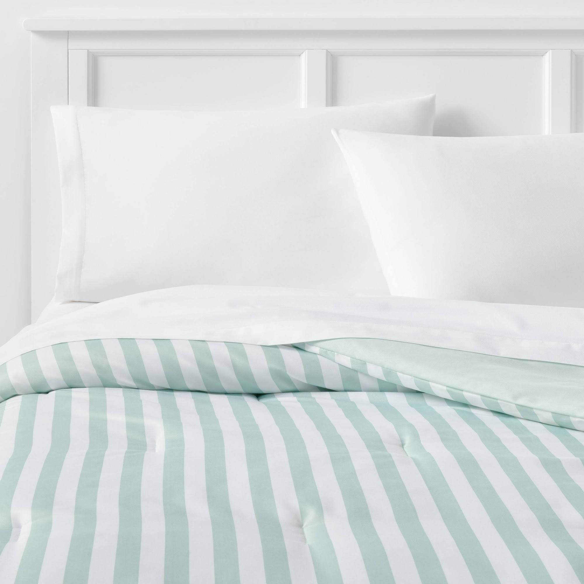 f98ba692328f5fcc5016d4faa41ace31fcaac5ddca436d913928e2be3144dbf0.jpg Twin/Twin Extra Long Microfiber Reversible Stripe Comforter Mint Green - Room Essentials - Image 1