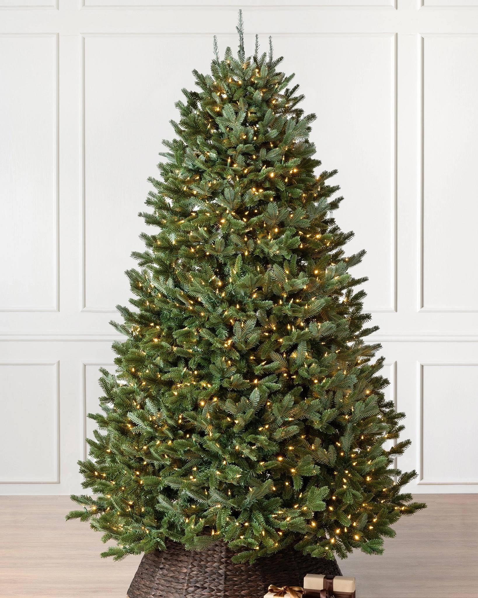 f9a8e66a7c9c315e5d4253e56352134634367d829afa70236aa11575a8d2091d.jpg Balsam Hill 6.5ft Pre-Lit Fraser Fir Artificial Christmas Tree with LED Candlelight Clear Lights - Image 1