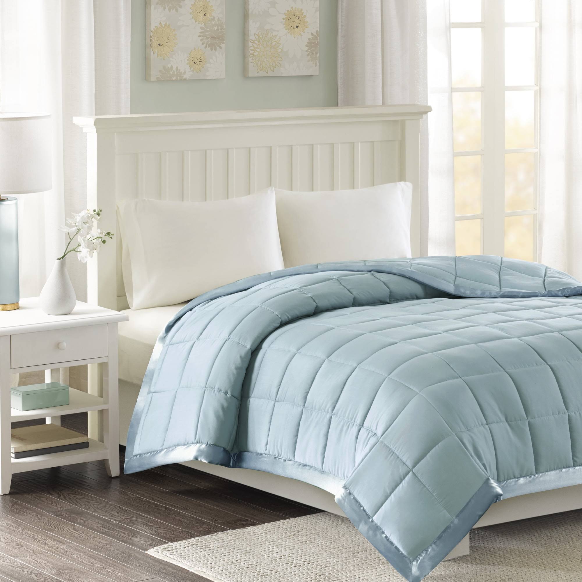 fd9cd361122b3727fadcd7e0fc30c5c52b37e83a12324d585cda710b9bc6d337.jpg Full/Queen Prospect All Season Down Alternative with Satin Trim Bed Blanket Blue - Image 1